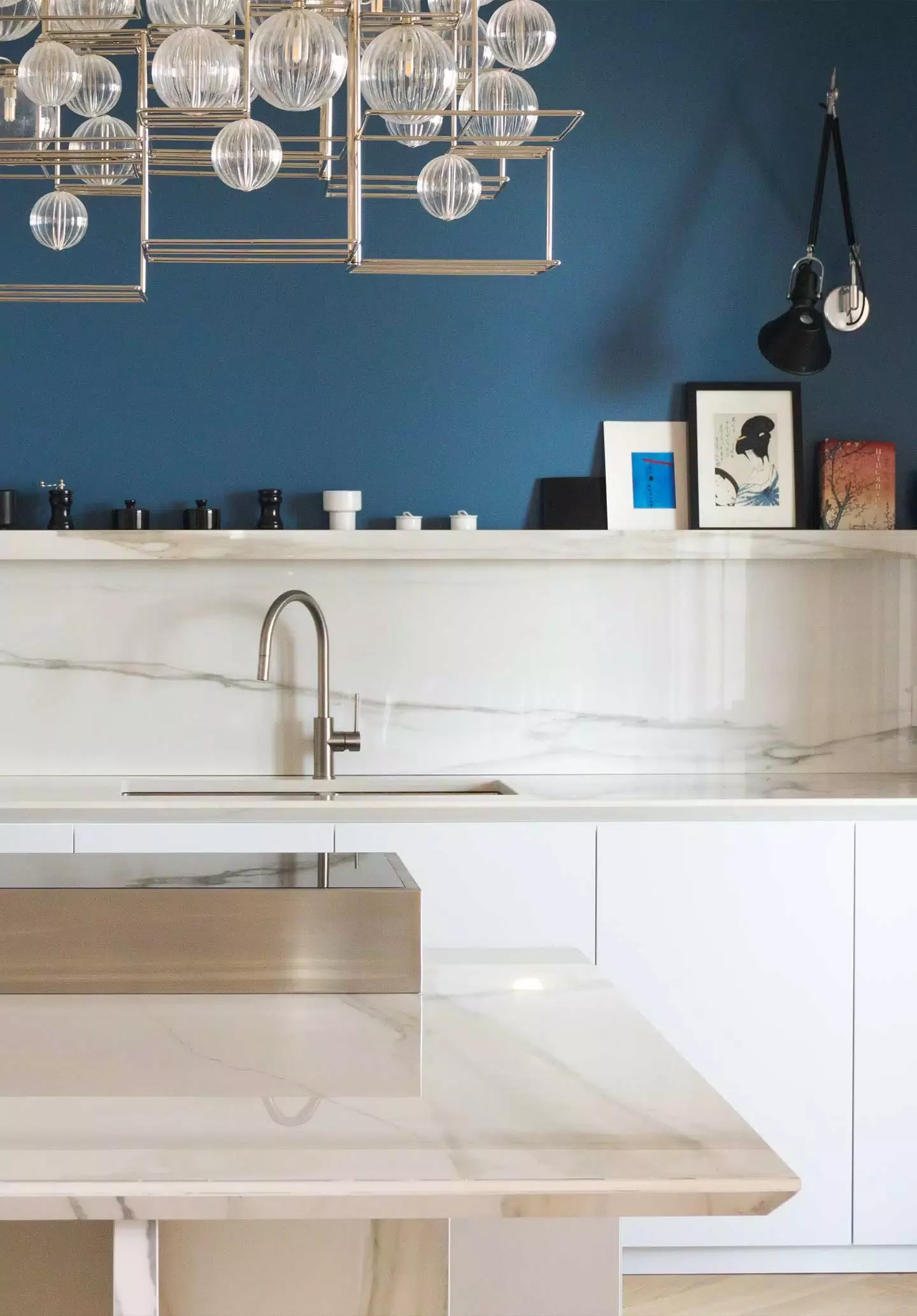 Contemporary kitchen island and backsplash featuring Florim TechnoArt Stone from the FLORIM stone collection, known for its durable porcelain stoneware that mimics natural veined marble, expertly supplied and installed by PietraCasa.
