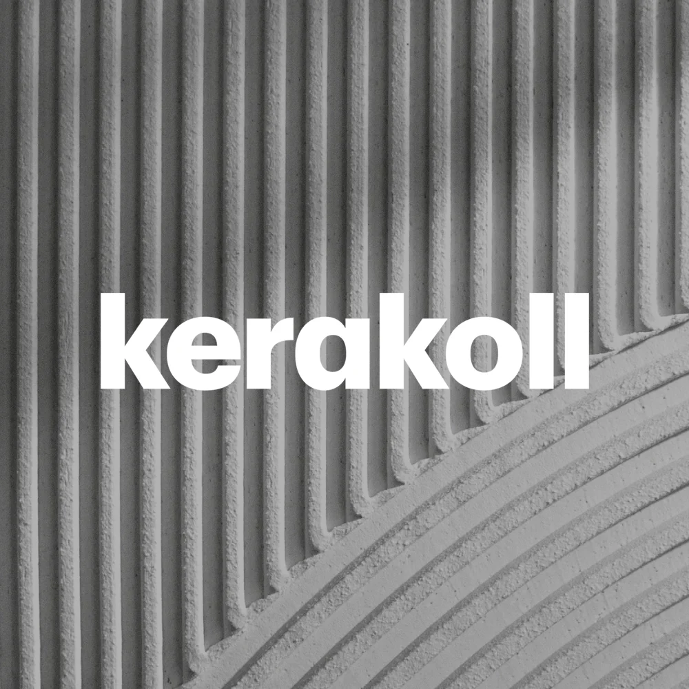 Combed Kerakoll eco-friendly tile adhesive layer prepared for large-format porcelain tile installation by PietraCasa.
