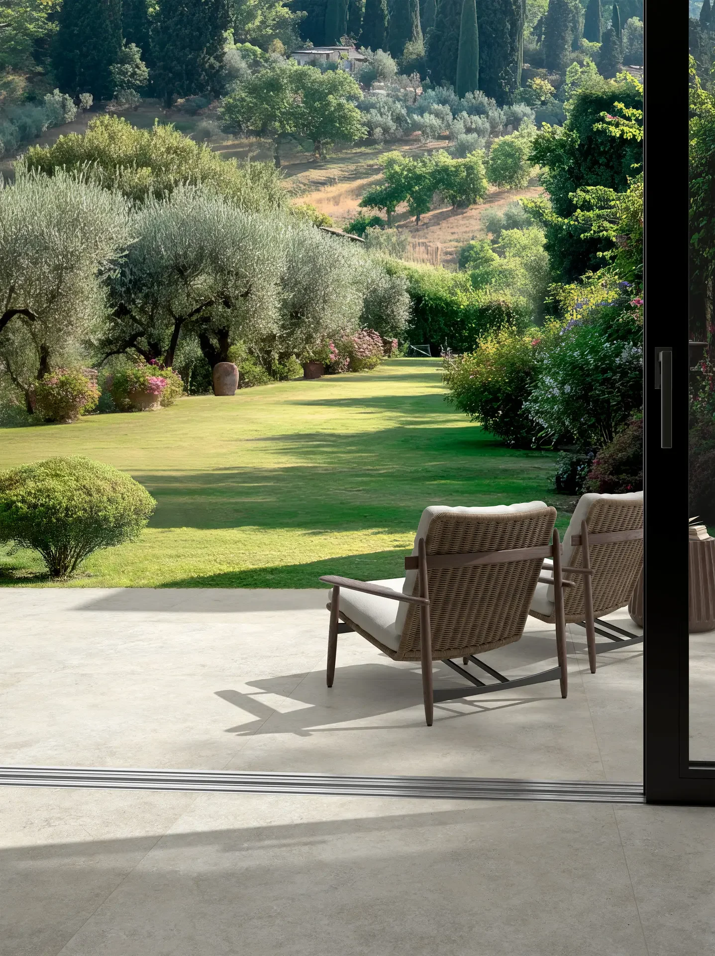 Luxurious indoor-outdoor patio featuring Marazzi Mystone Tivoli beige outdoor tiles, renowned for their subtle, cloudy, and realistic travertine aesthetic, available through PietraCasa.