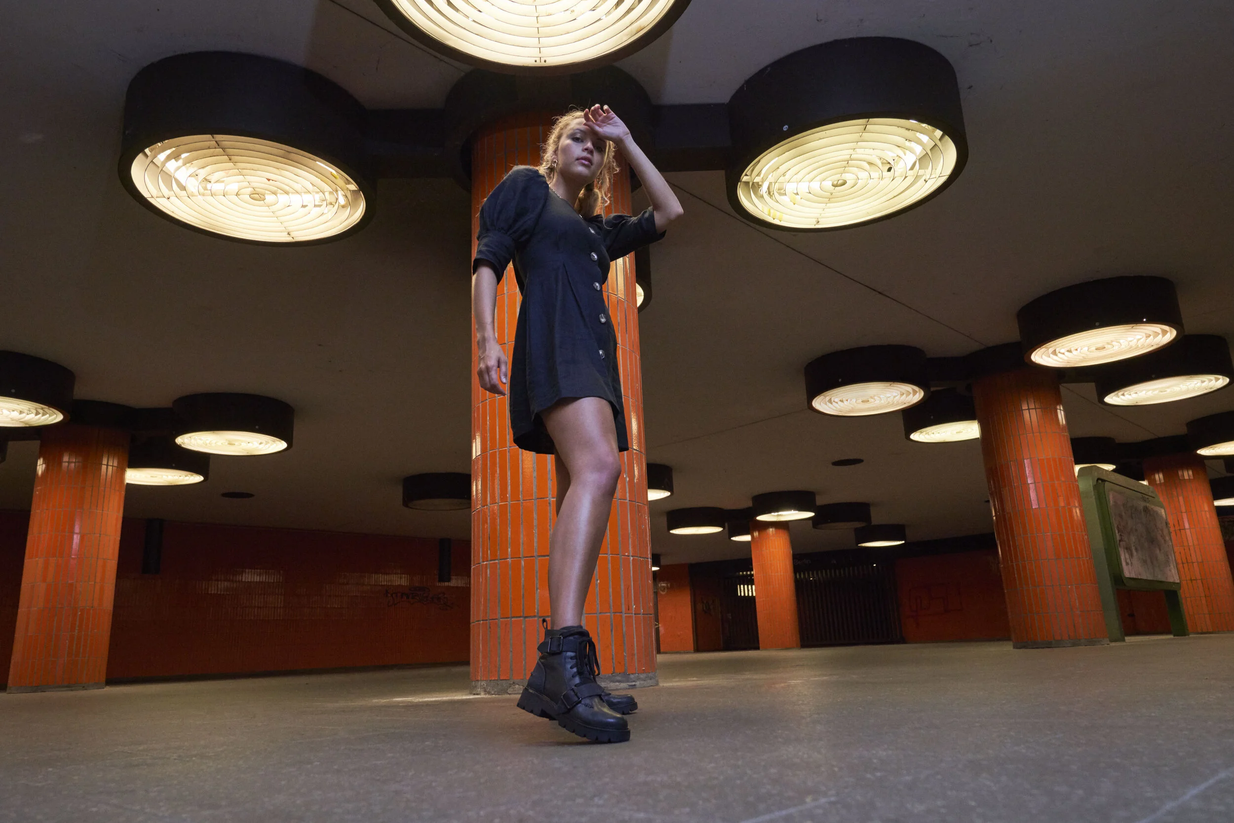 190612_UGG_12_STRETCH_LIFESTYLE_NOE_083.jpg