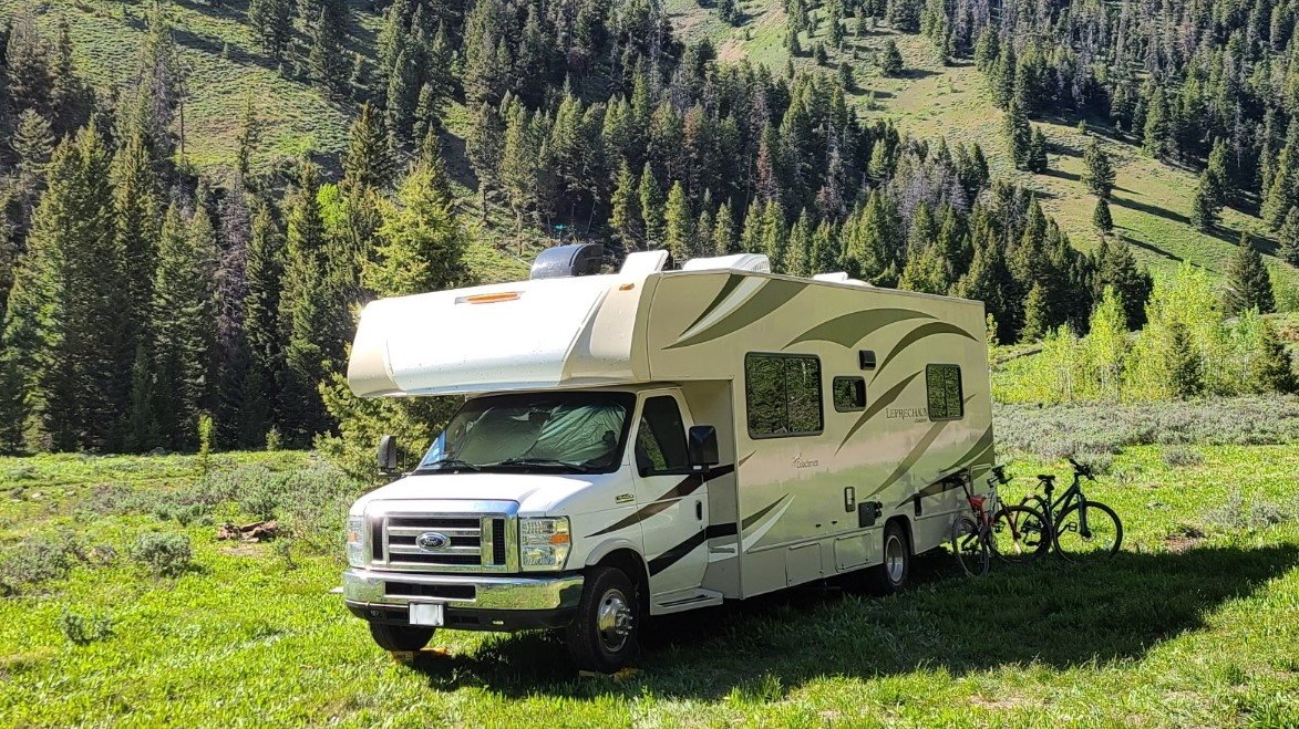 COACHMEN LEPRECHAUN RV "CHICKALETTA" DOG FRIENDLY!