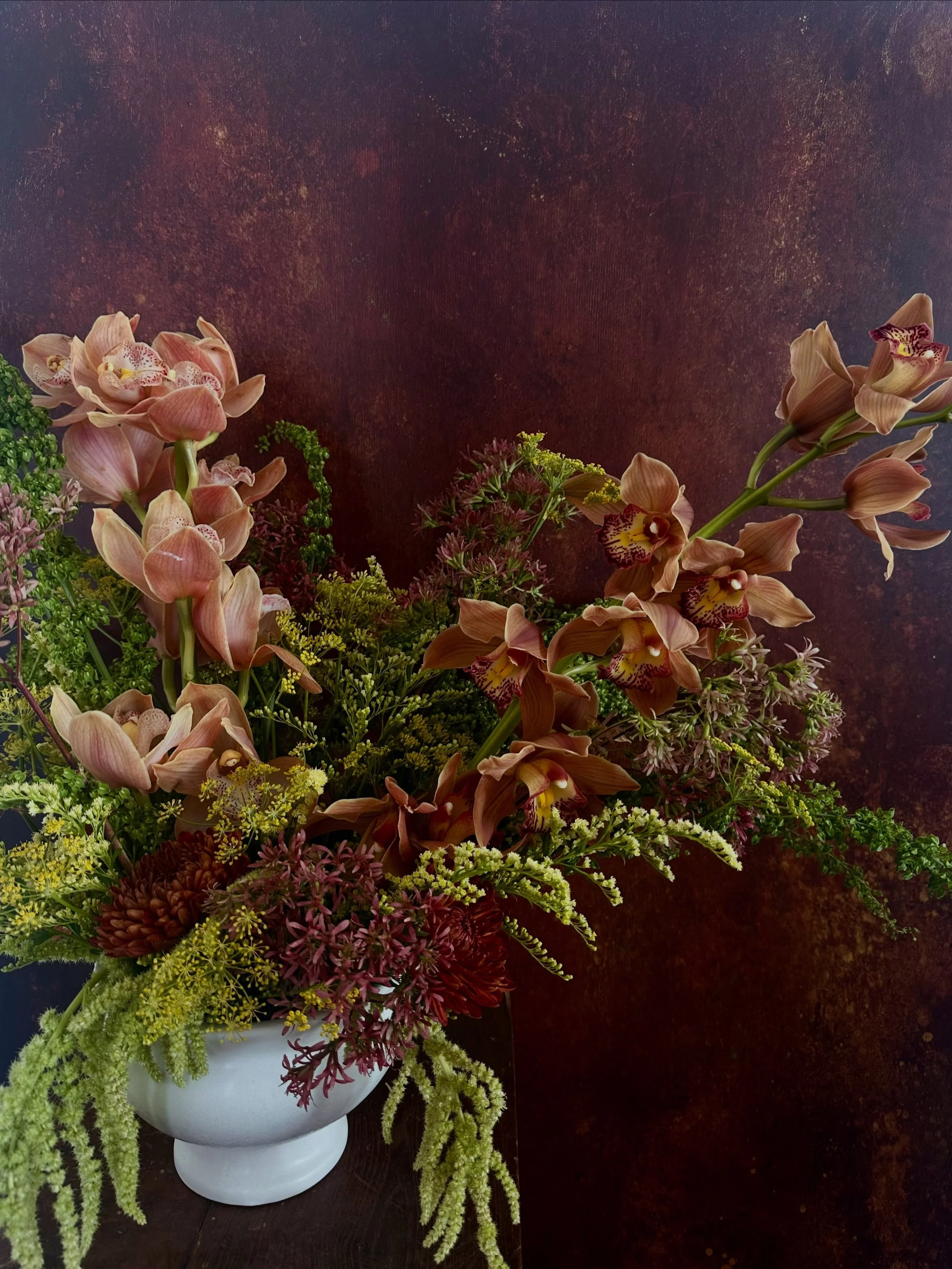 Channeling all the fall vibes despite this California heat wave. Hello October.  @mayeshsanfrancisco #florist #floralarrangement