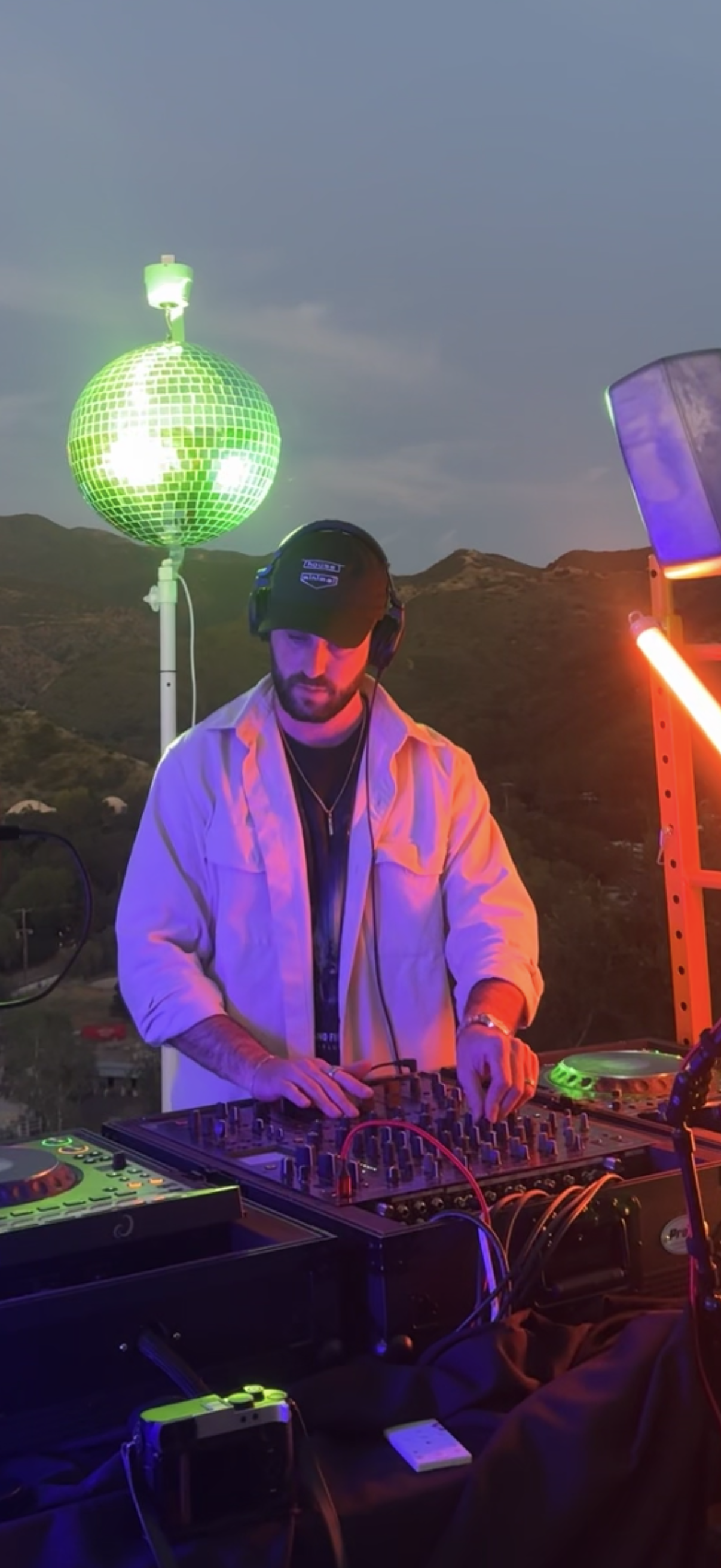 hombre plata DJs for BADCAT.FM