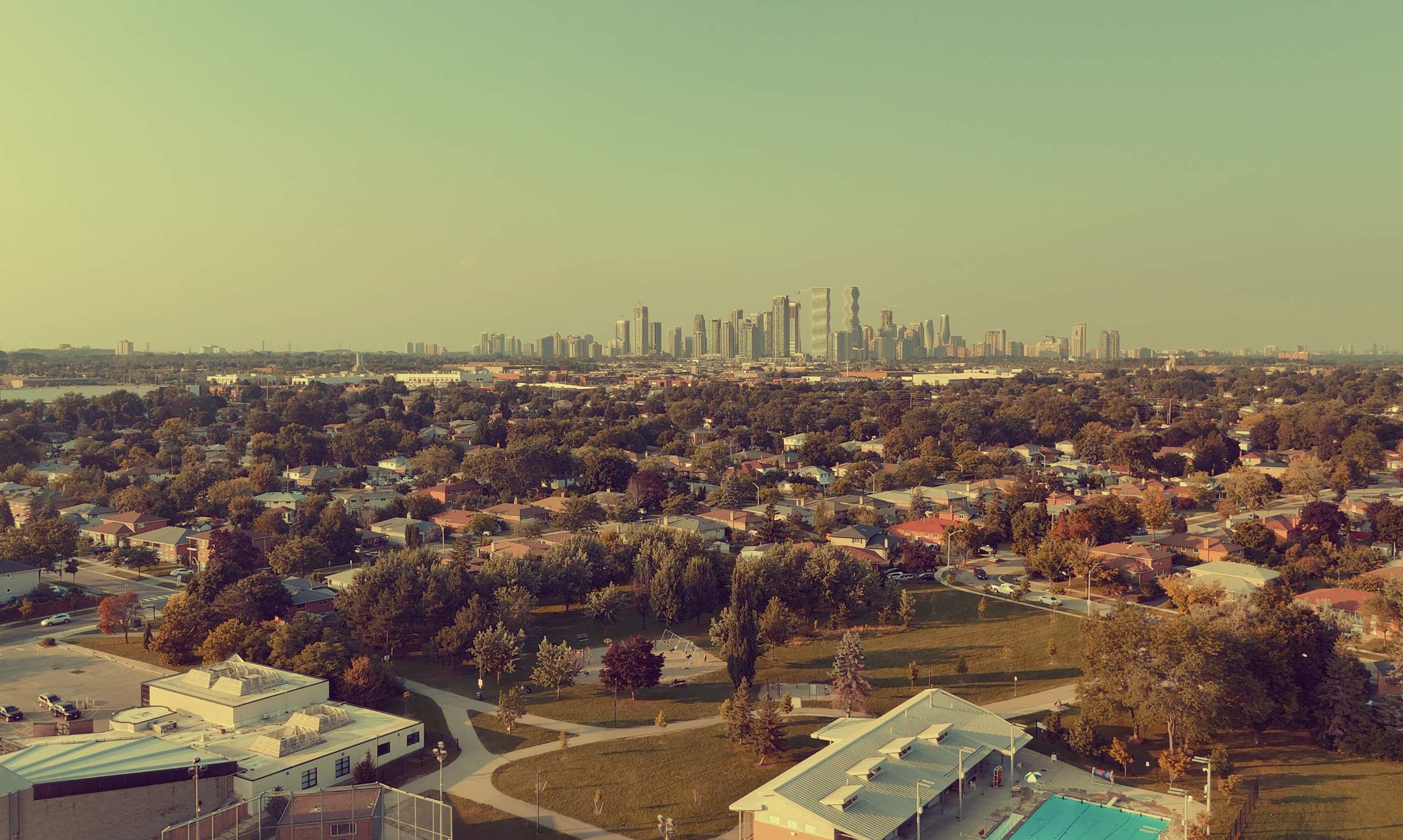aerial image of houses in Mississauga