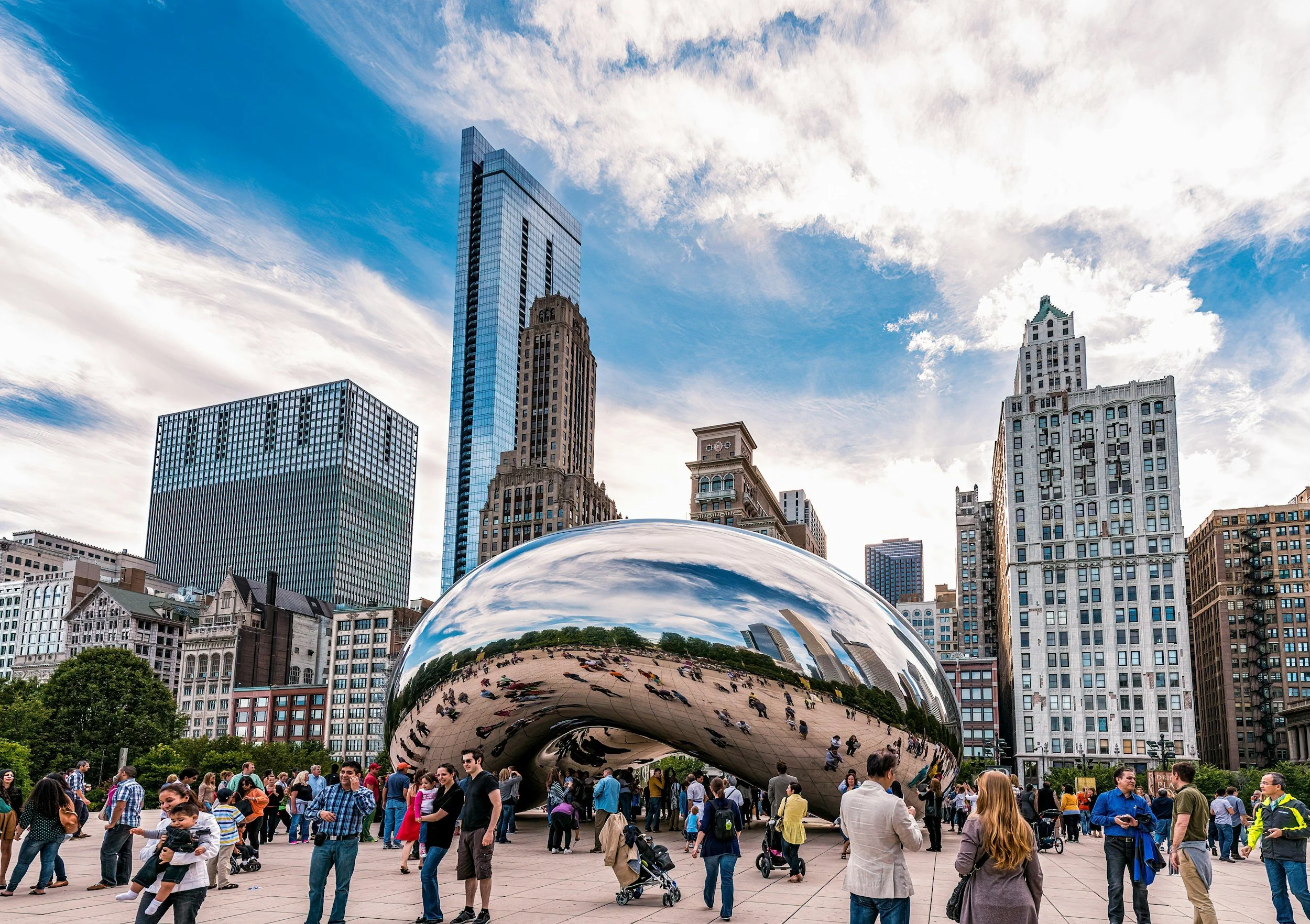 Cloud Gate sculpture in Millennium Park in Chicago