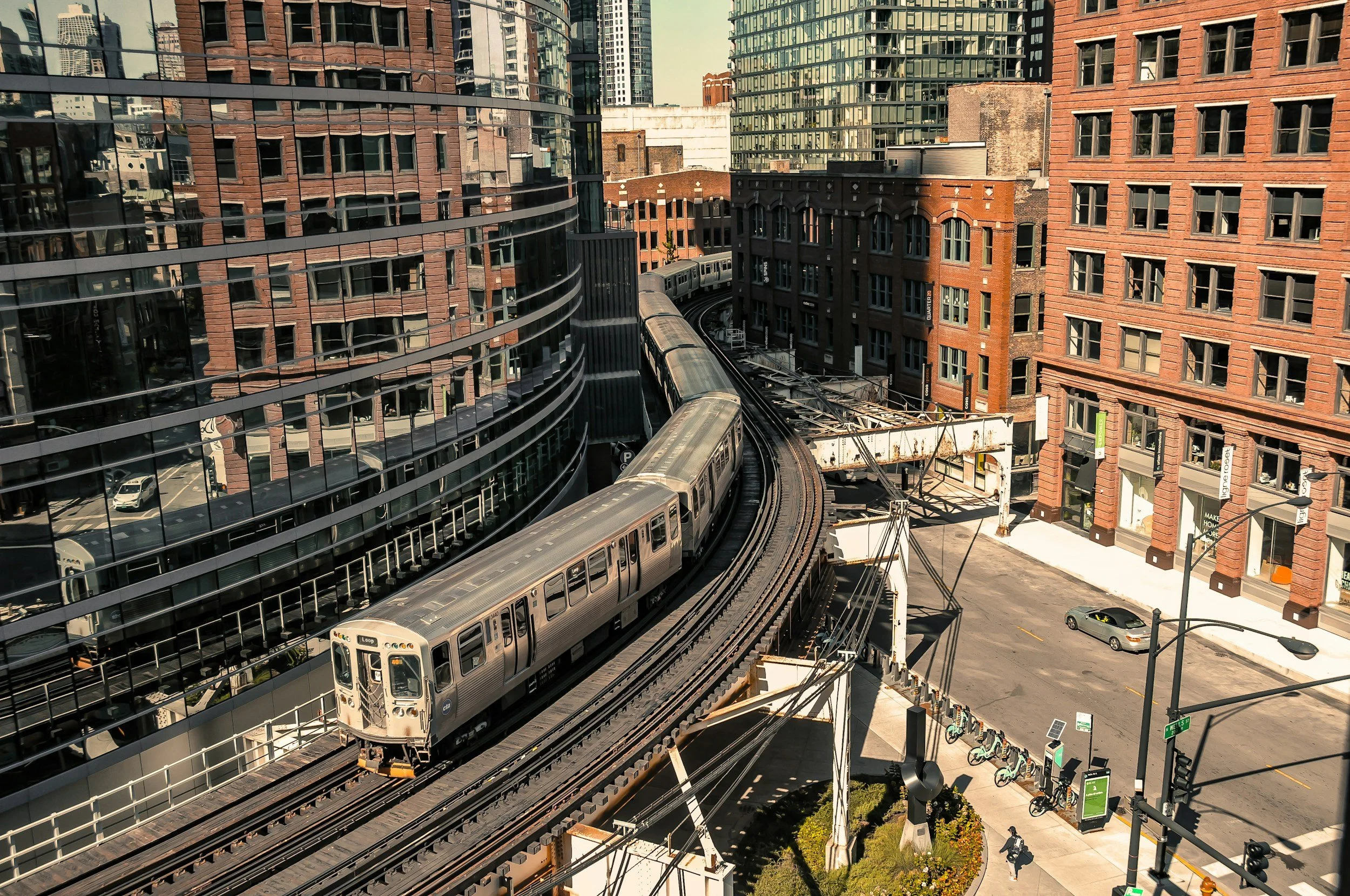aerial view of the CTA train in Chicago