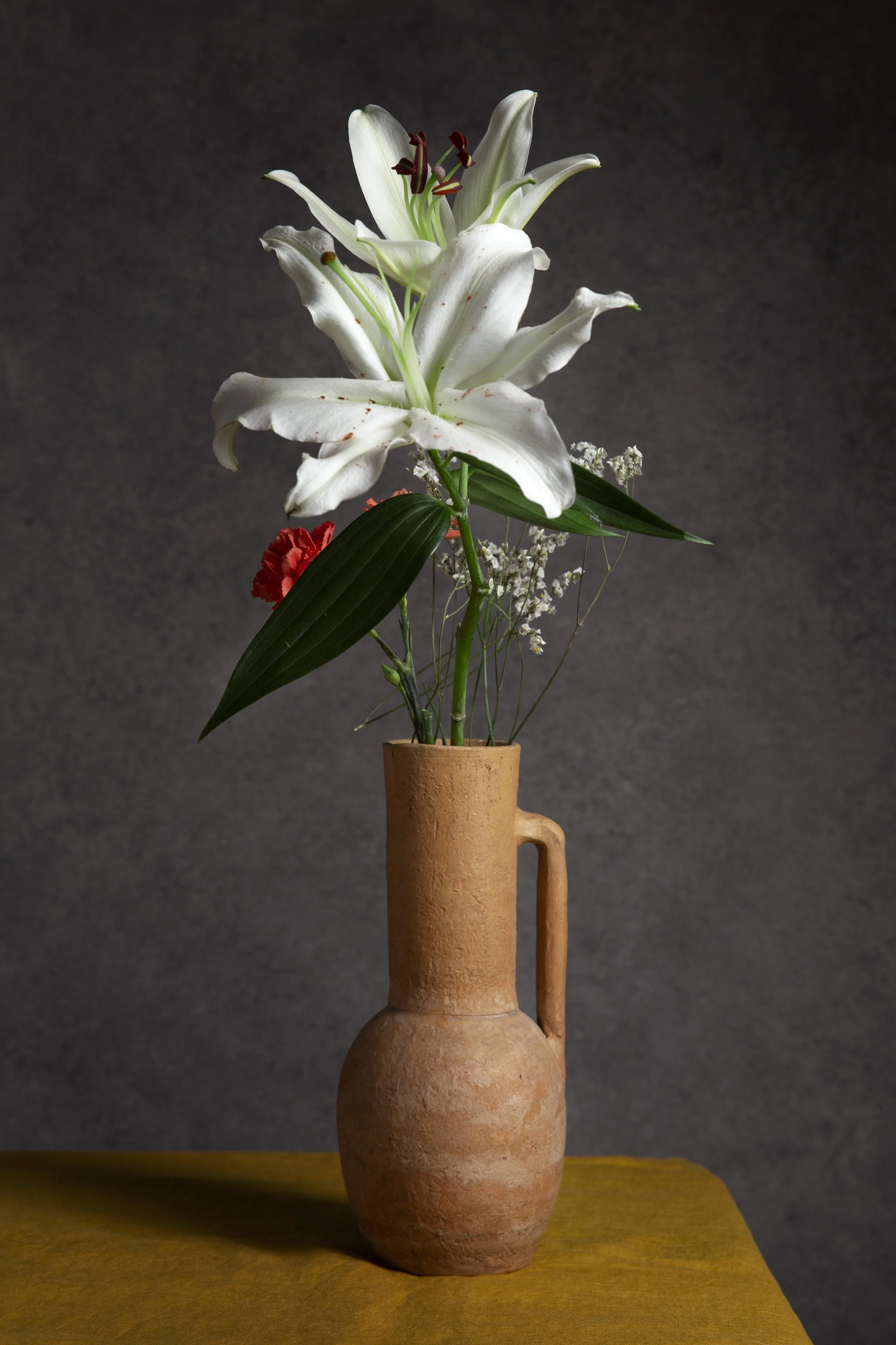 flowers-vase-still-like-baroque-style.jpg