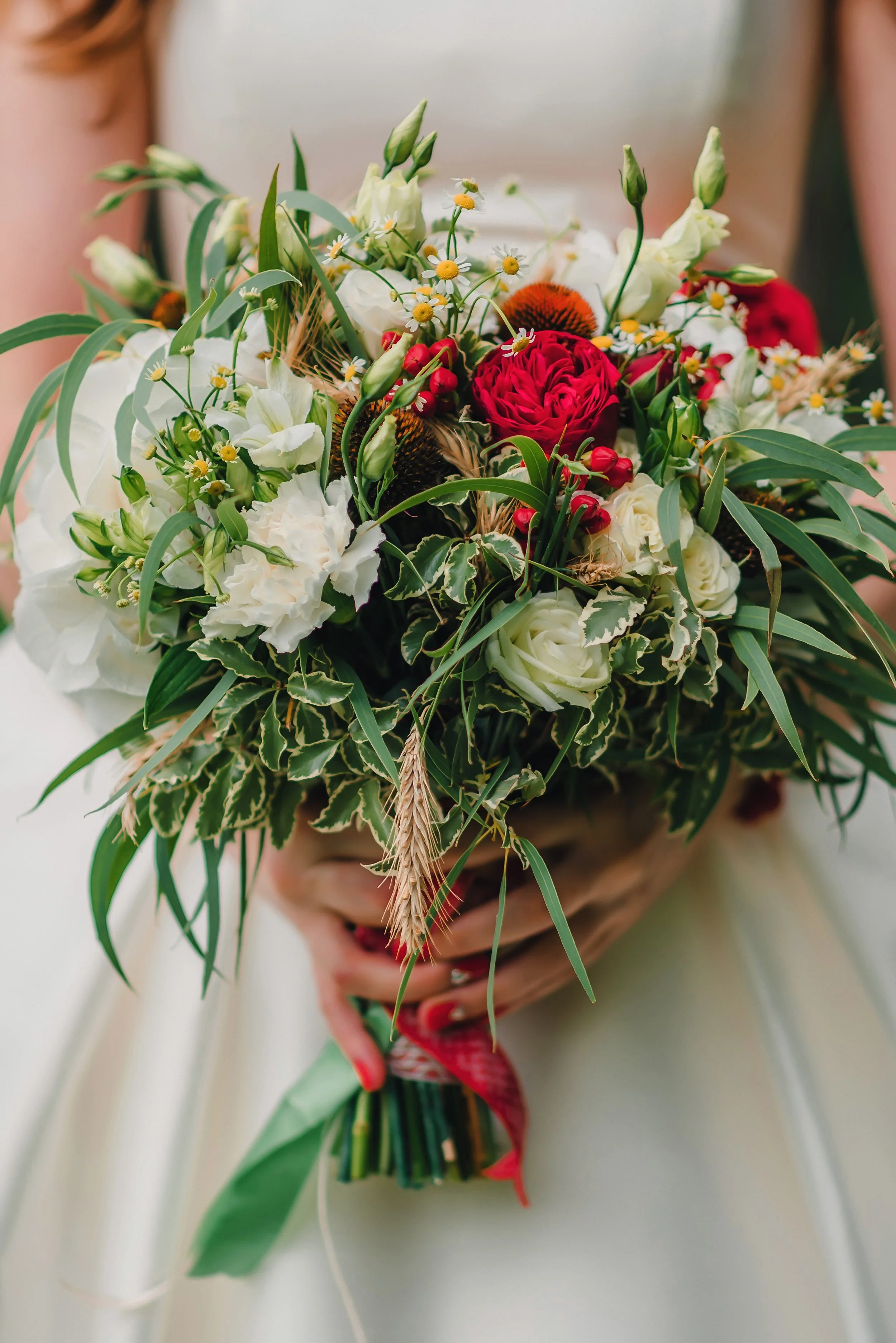 wedding-bouquet-red-white-hands-bride.jpg