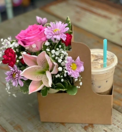 24-oz-Vanilla-Mocha-Mala-Flower-Combo-Coffee-Flower-in-Anahuac-TX-ANAHUAC-FLORIST-05-03-2026_09_02_PM.png