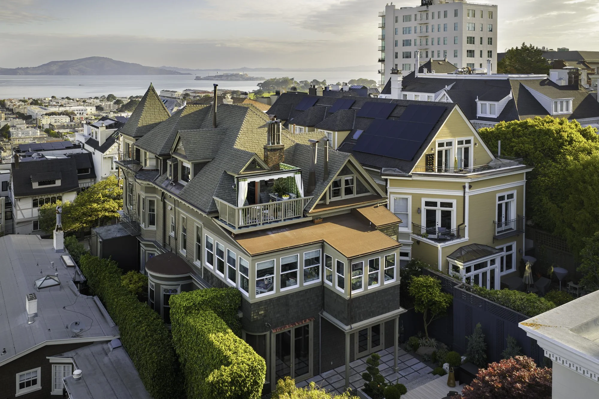 2515 Broadway-3.jpg