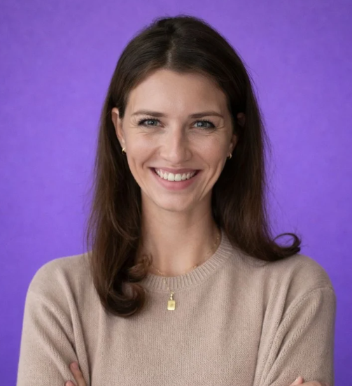 Founder and Creator of House of Consciousness with background in business, strategy, entrepreneurship, innovation, transformation, human design, astrology, numerology, spiritual teaching, AI and AI-driven leadership