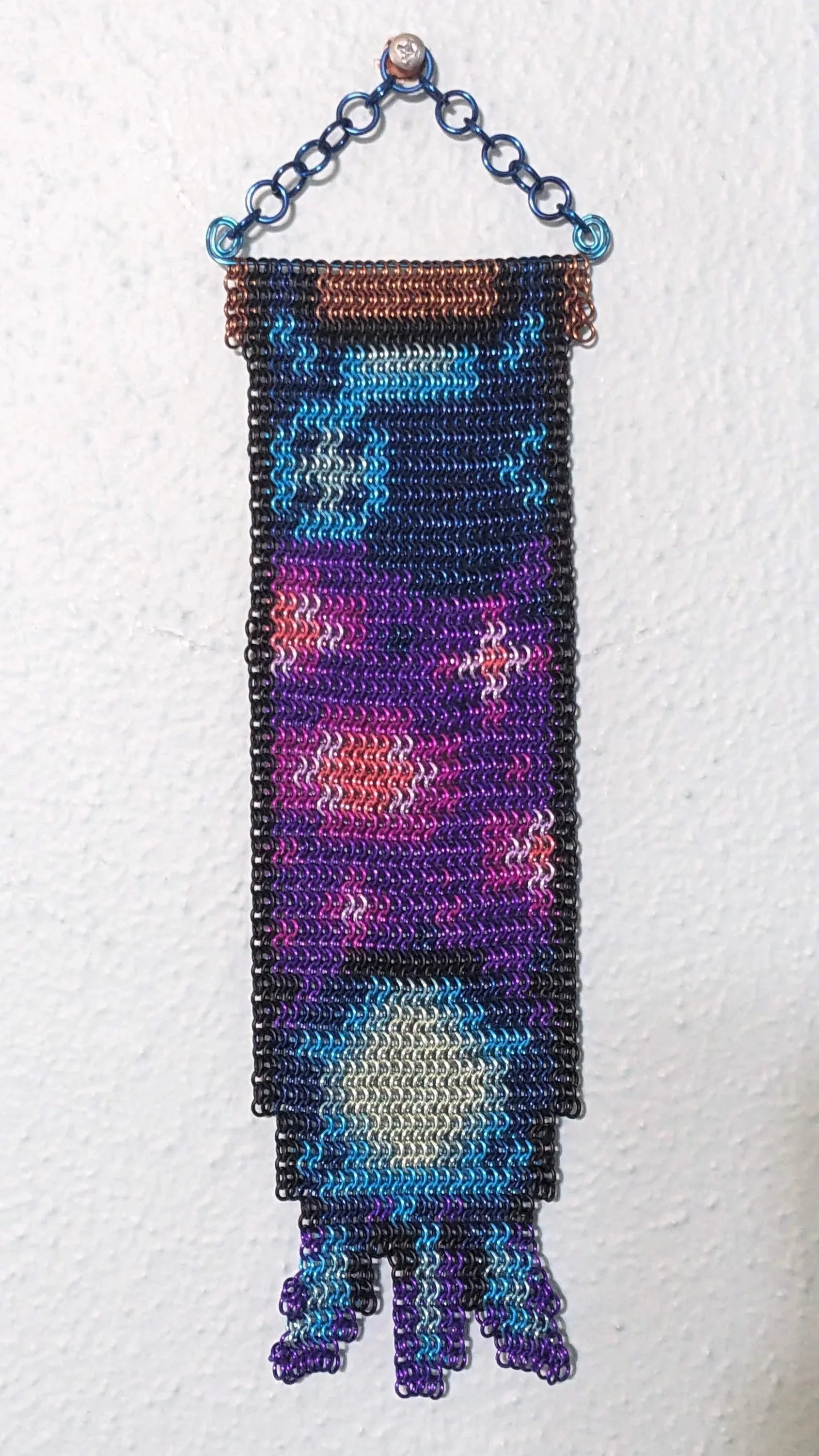 Here's an inlay for all you Stardew Vally fans out there! This is a chainmaille inlay of the 'Moonlight Jellie' banner, it was really fun to make something from one of my favorite games in real life.