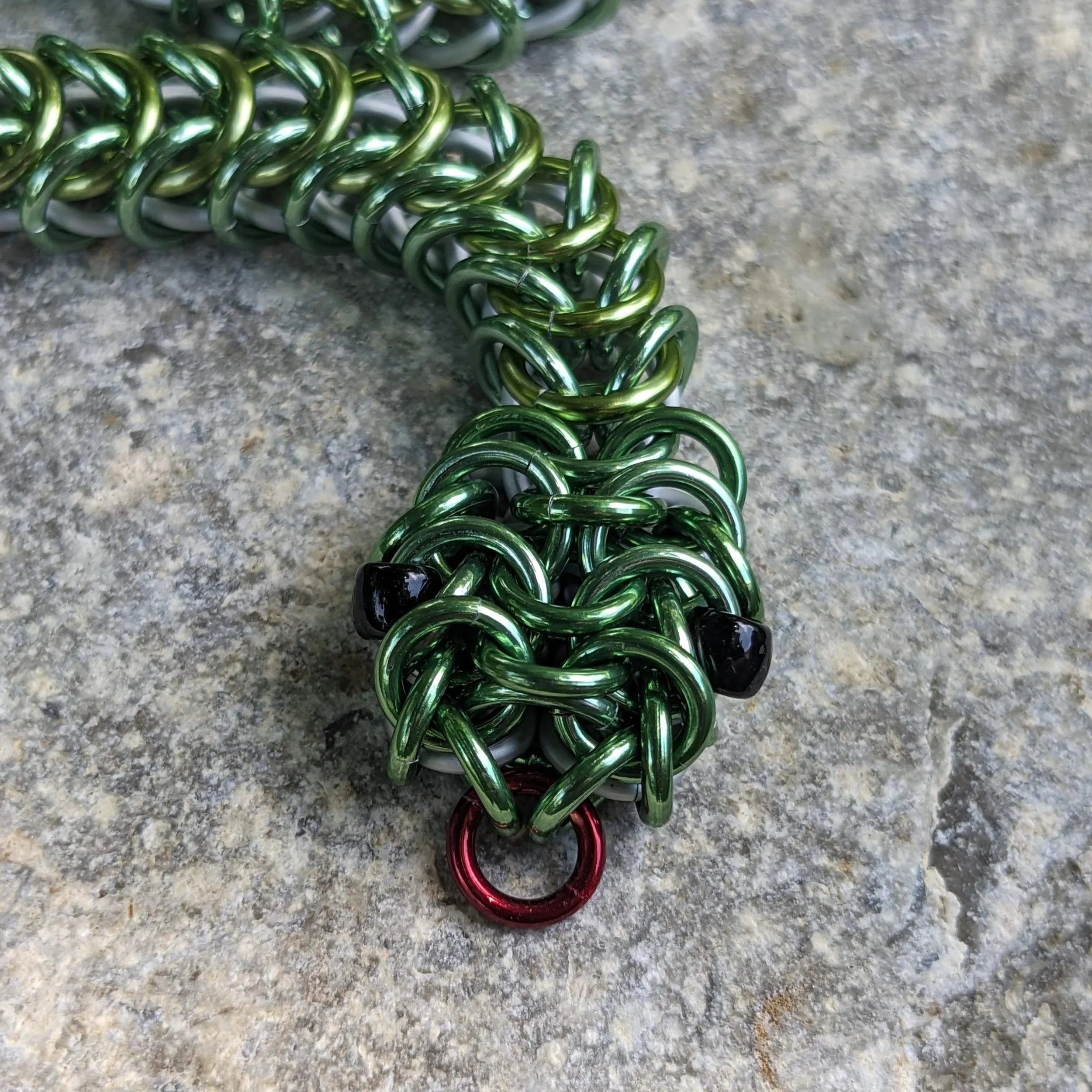 Chainmaille Smooth Greensnake face shot