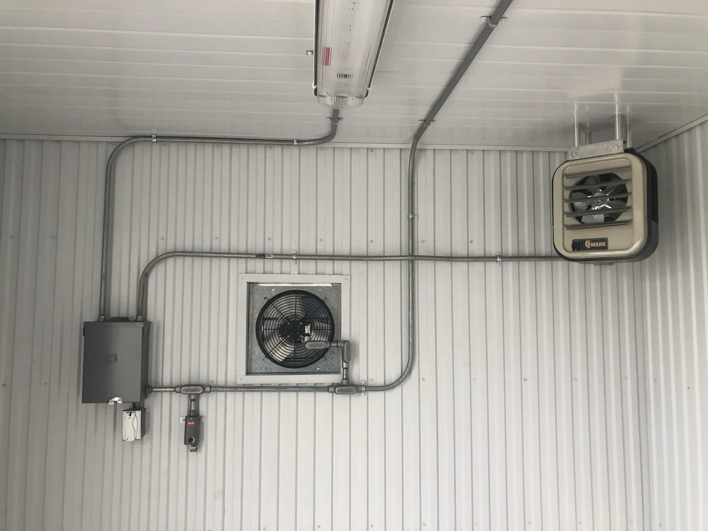 Panell,Exhaust fan, heater, and thermostat.webp