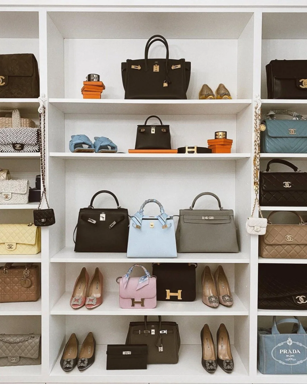 The wardrobe of dreams.

Photo: @clairechanelle