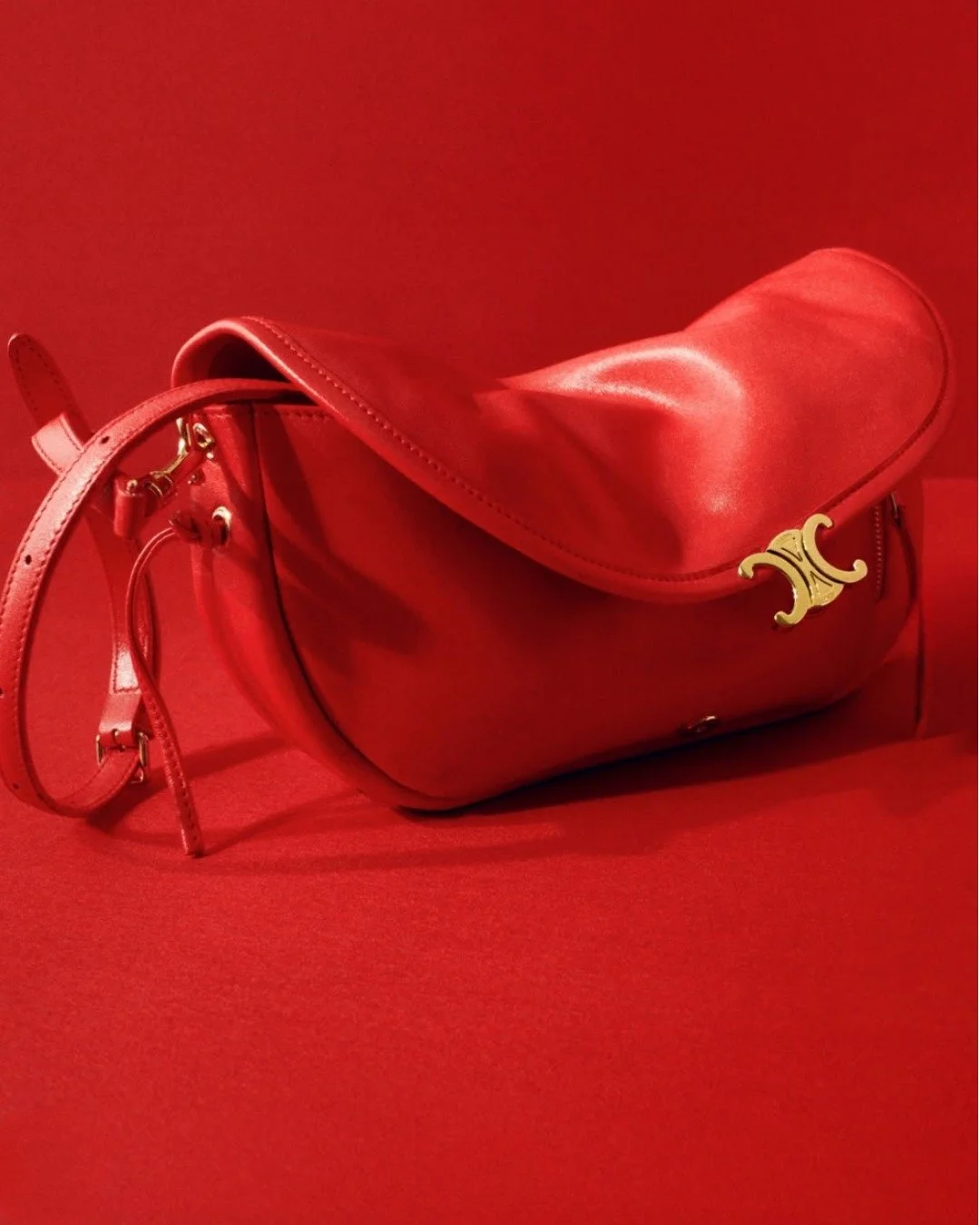 Having a red moment.

Photo: @celine