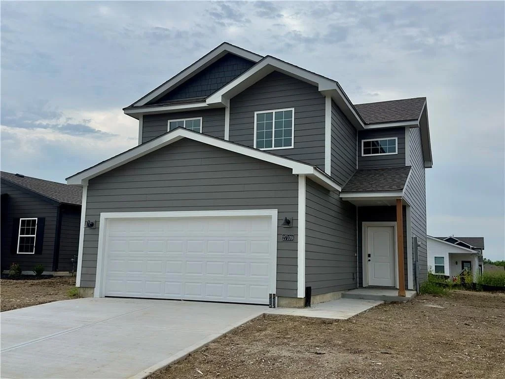 SOLD | Last List $332,887 Represented Buyer Lone Jack, MO