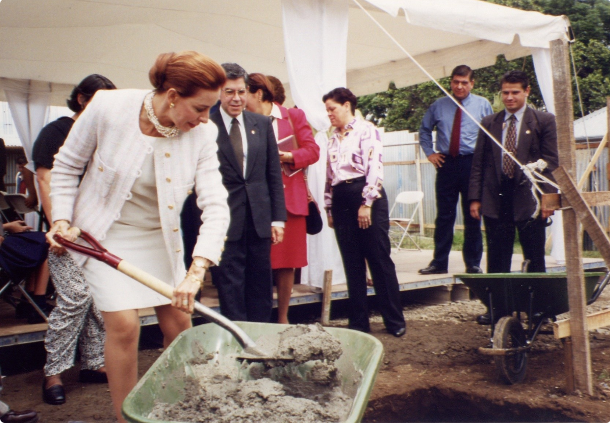 PUSC impulsa proyecto para que clínica de la CCSS lleve el nombre de la exprimera dama Lorena Clare