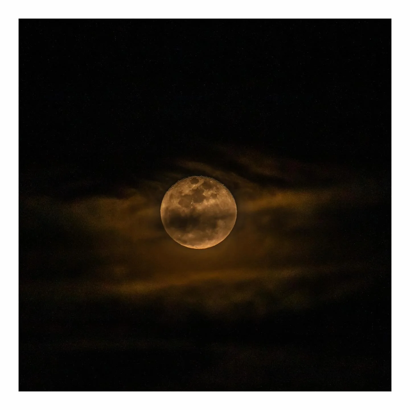 Not the eclipse but the moon still looked beautiful tonight! Like she&rsquo;s surfing through the clouds. 

#photography #moon #nightskyphotography #flagstaff #arizona