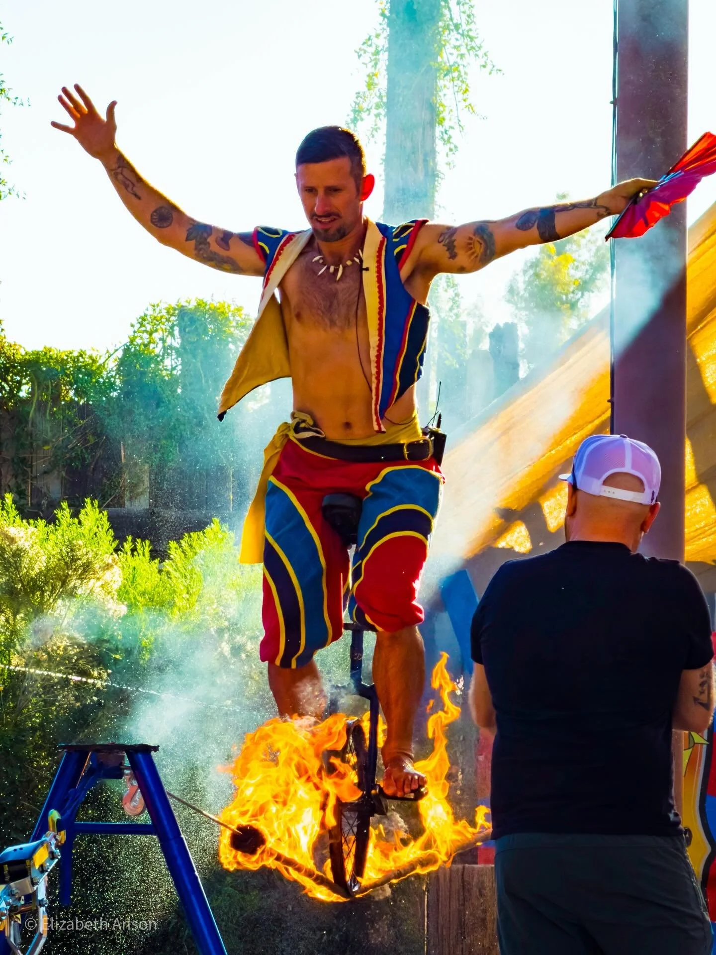 I wish I had taken more pictures of @barelybalanced at the @arizona_renaissance_festival. They were incredibly talented and put on a really fun show! Definitely go check them out if you&rsquo;re at the AZ Ren Fest. 

#AZRenFest #renaissancefestival #