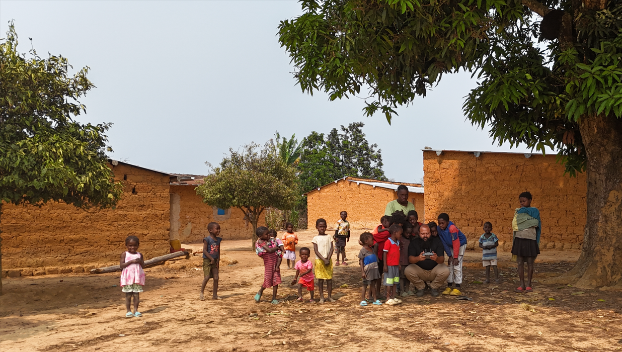 Kids in the Kinjila Village