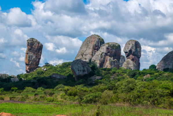 Pedras Negras, Angola