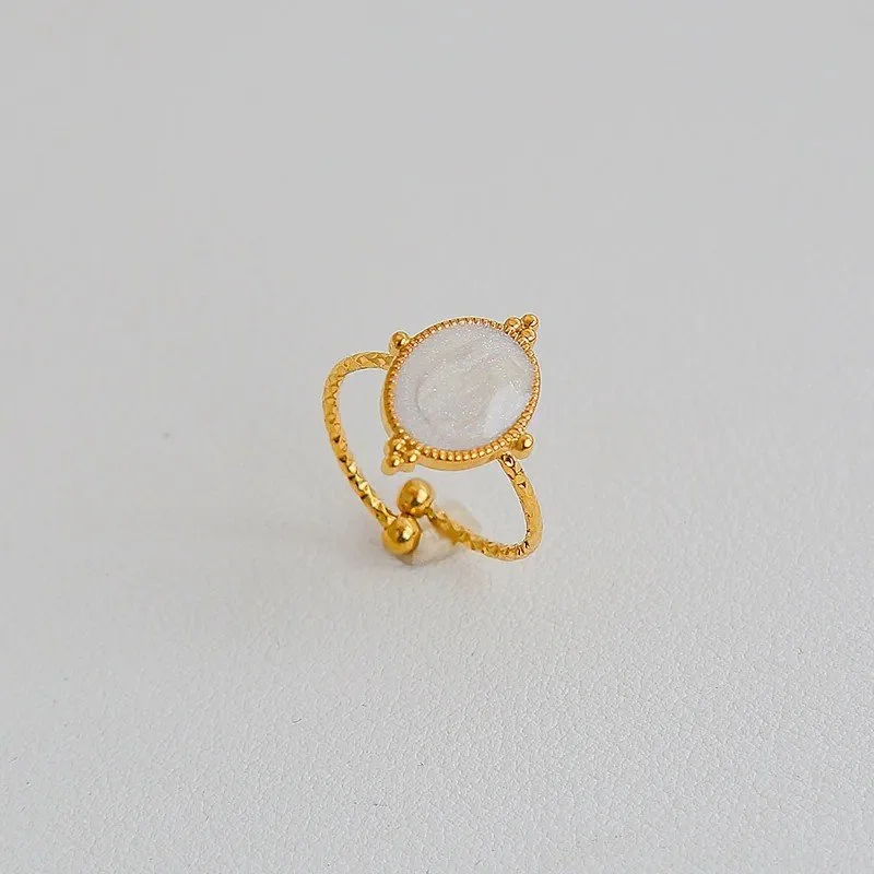 The Mirror Mirror on the Wall Ring