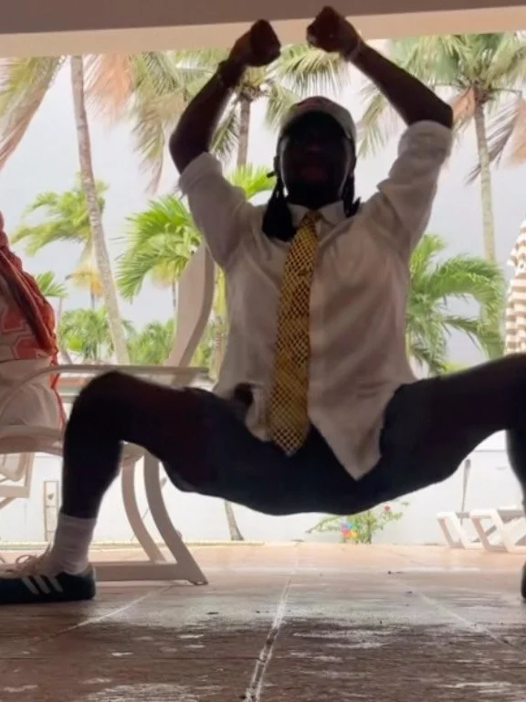 mood for tonight&rsquo;s class with @everybodydancerightnow @niblorf 

come move with us tonight

FREE beginners movement class
friday april 17th at 7pm

inspired by Adele Myers &amp; Dancers @adelemyersanddancers 
&ldquo;a world gone FABULOUS&rdquo;