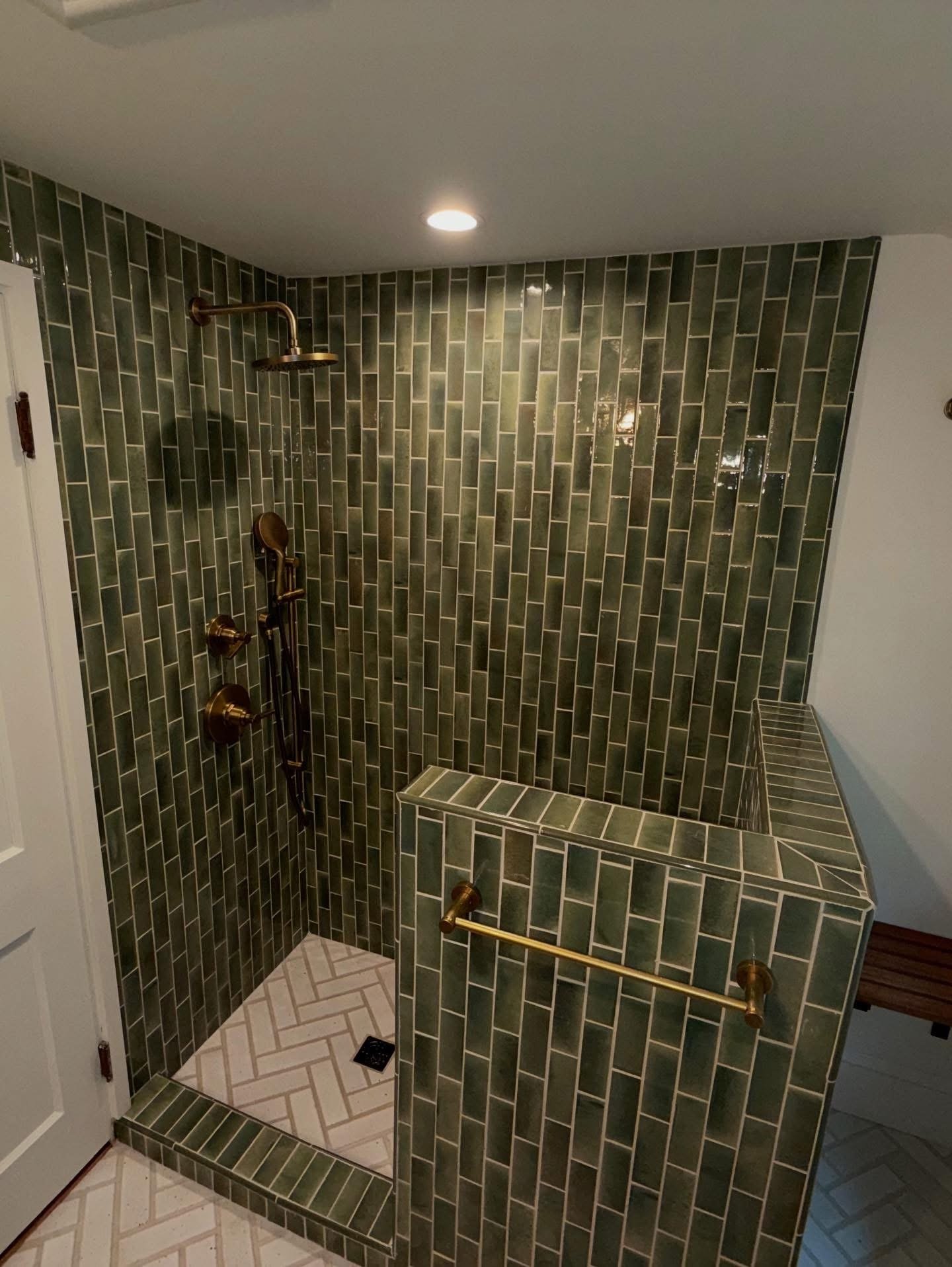 Sabia Solutions_white_green_bath2.jpeg