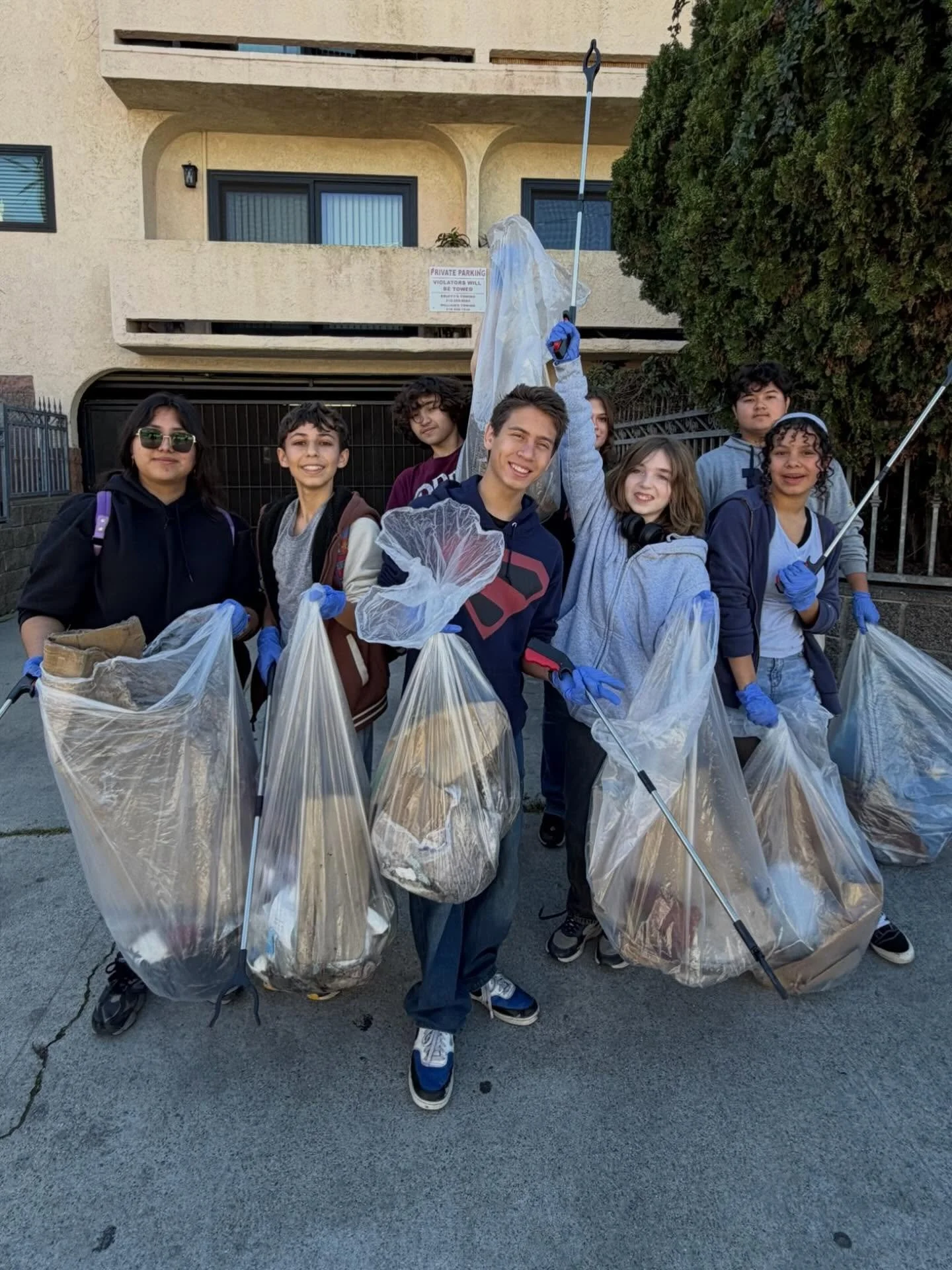 🌸Last Saturday was something special!🌸

We had an amazing group of local youth join us at Venice Community Cleanups to help clear trash from our neighborhood. Watching the next generation step up, take pride in their community, and put in the work 