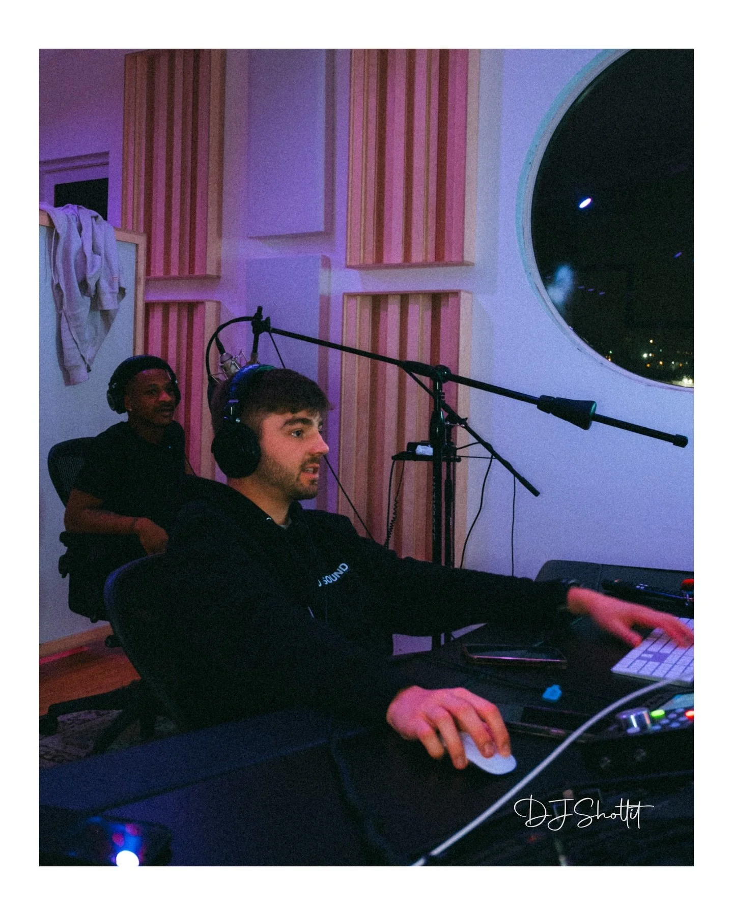 djshotitt_1767058371_3798683402019539735_8254528624.jpg