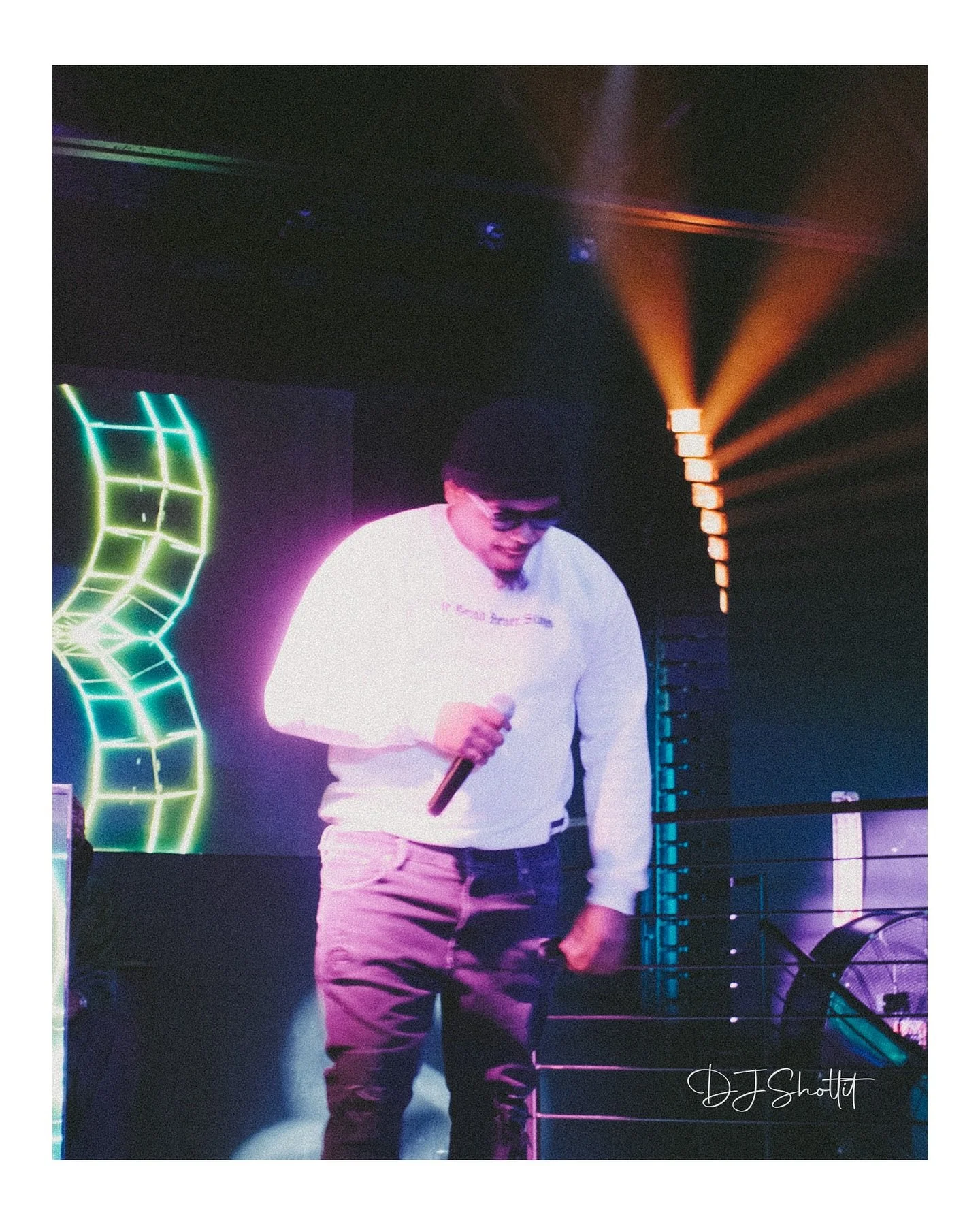 djshotitt_1766273704_3792101137492115043_8254528624.jpg