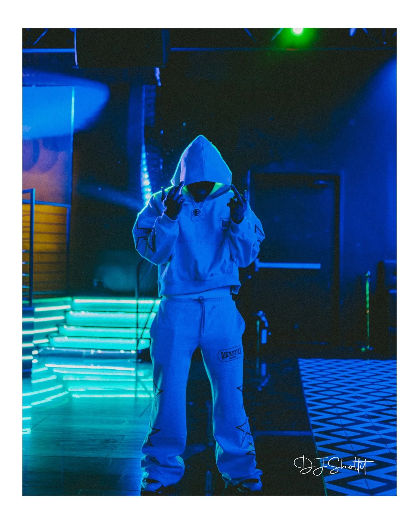 djshotitt_1765931441_3789228627947423666_8254528624.jpg