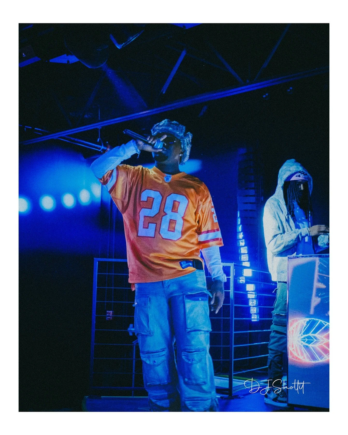 djshotitt_1765931441_3789228631076383889_8254528624.jpg