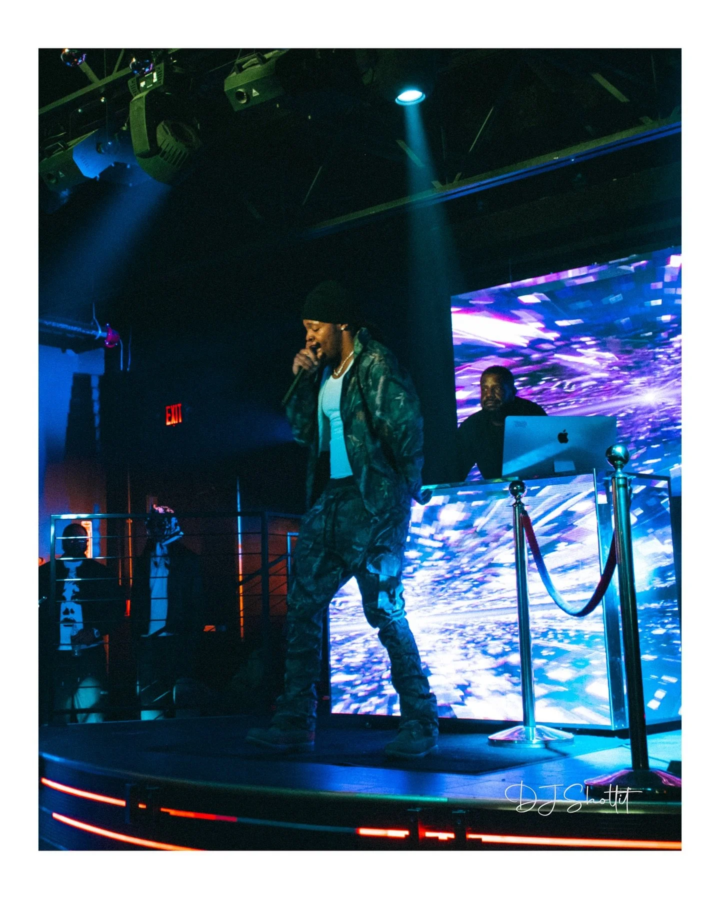 djshotitt_1765931441_3789228608133575322_8254528624.jpg