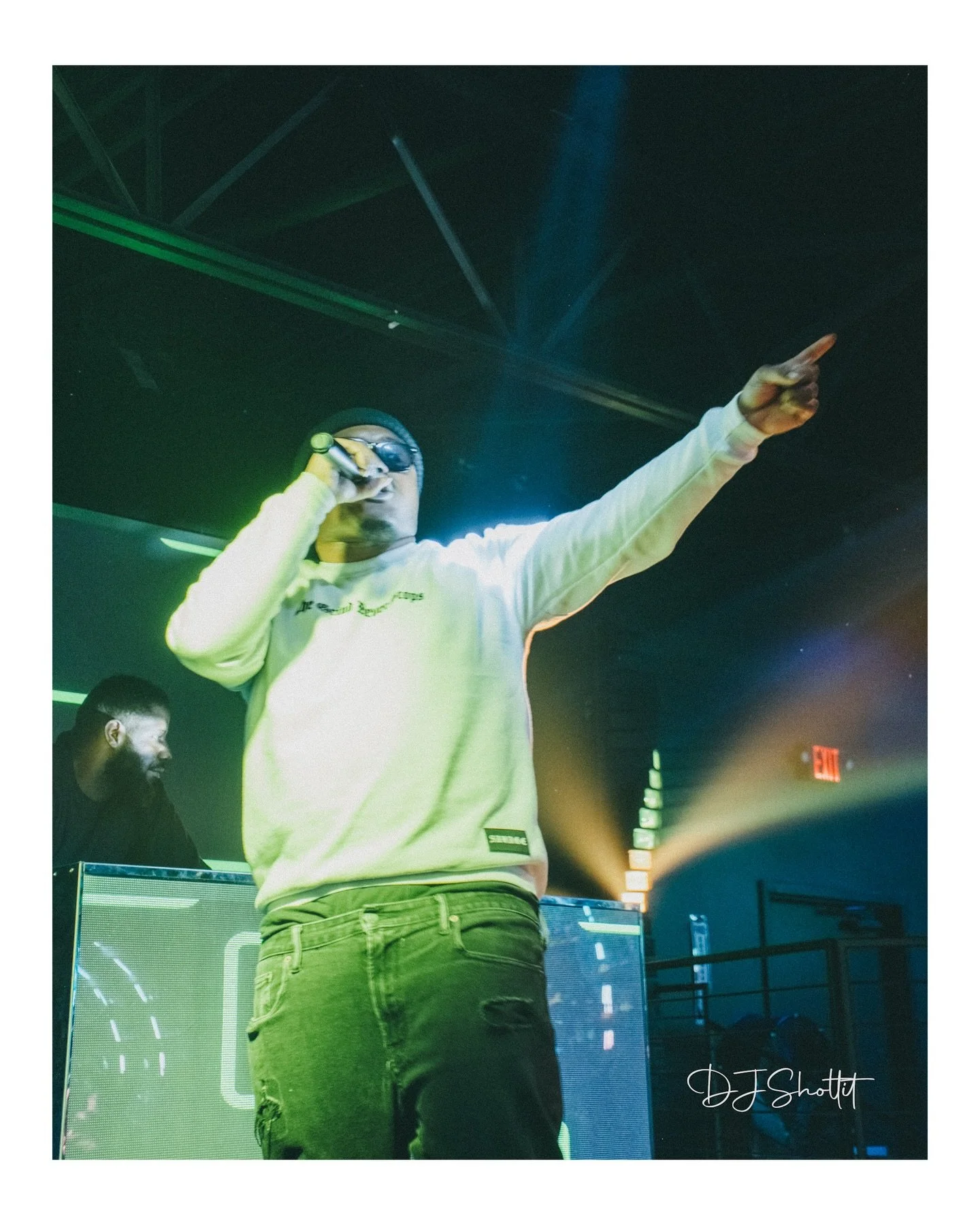 djshotitt_1766273704_3792101137617977269_8254528624.jpg
