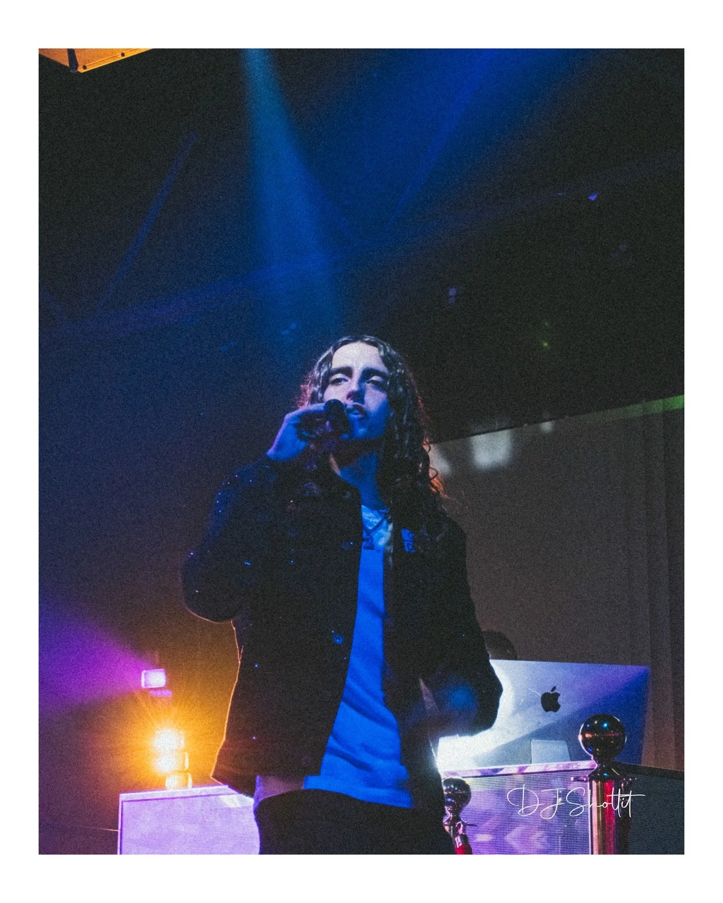 djshotitt_1766273704_3792101137492103077_8254528624.jpg