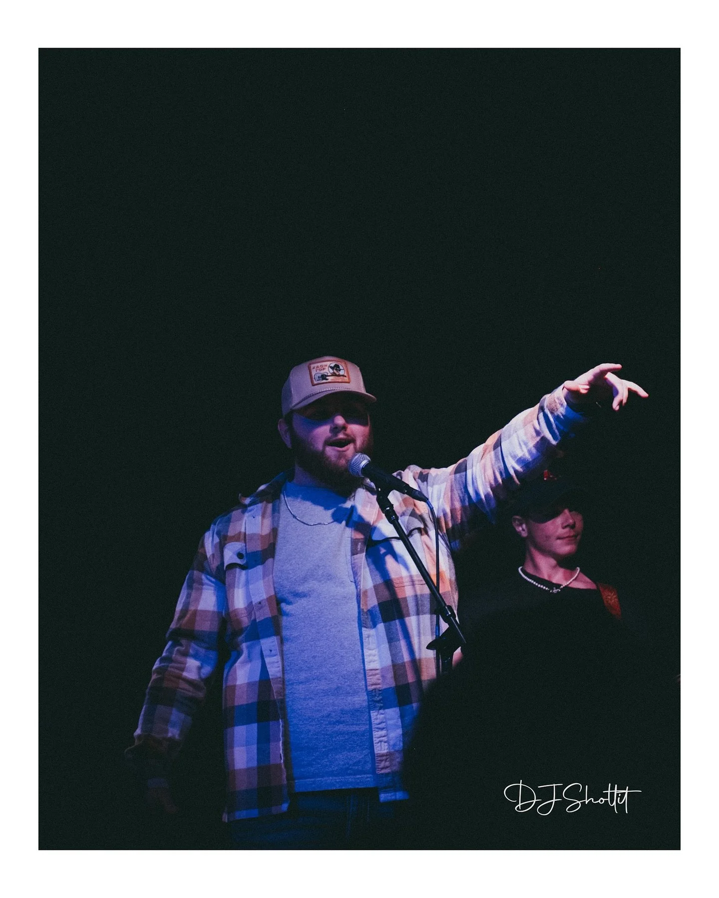 djshotitt_1762545766_3760828932842198233_8254528624.jpg