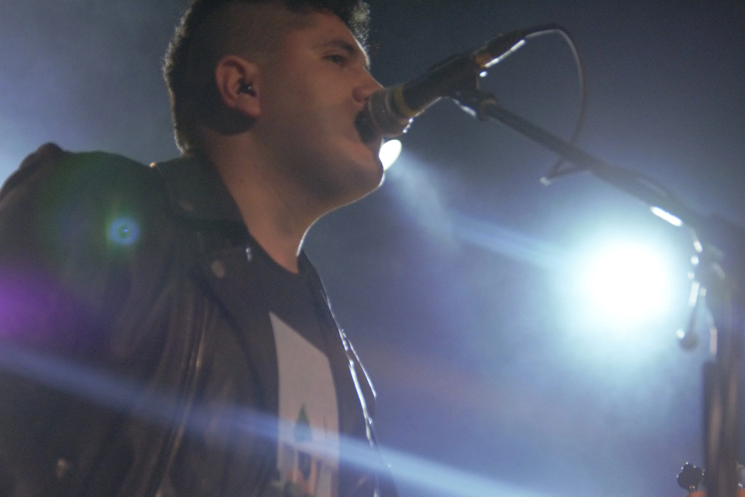 Moi singing into the abyss.