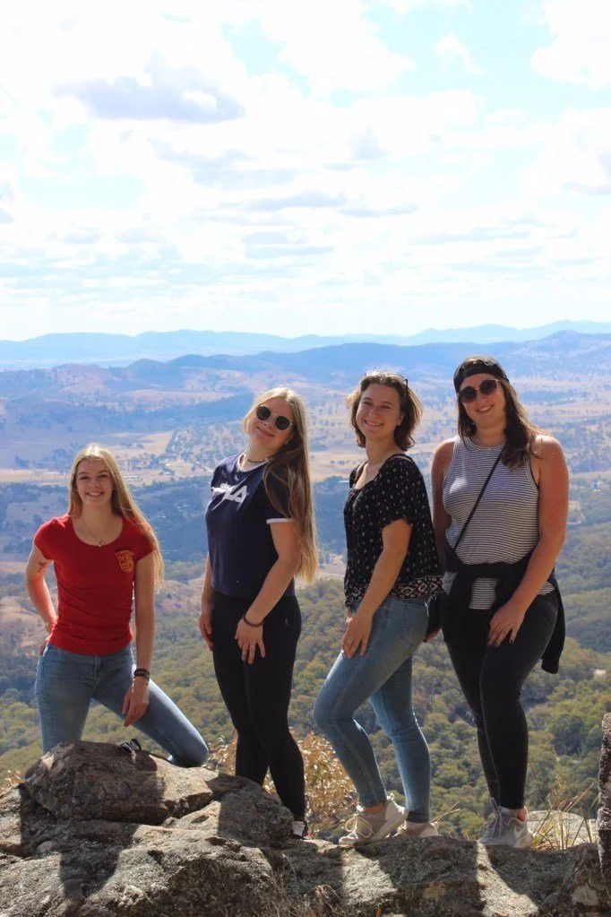 Kathi, Annsophie, Celina und ich und Sarah hinter der Kamera – Starfotografin!