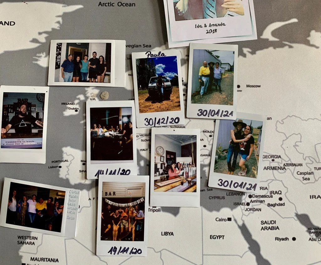 Fotos aller Backpacker, die jemals im Pub für Greg und Judy gearbeitet haben