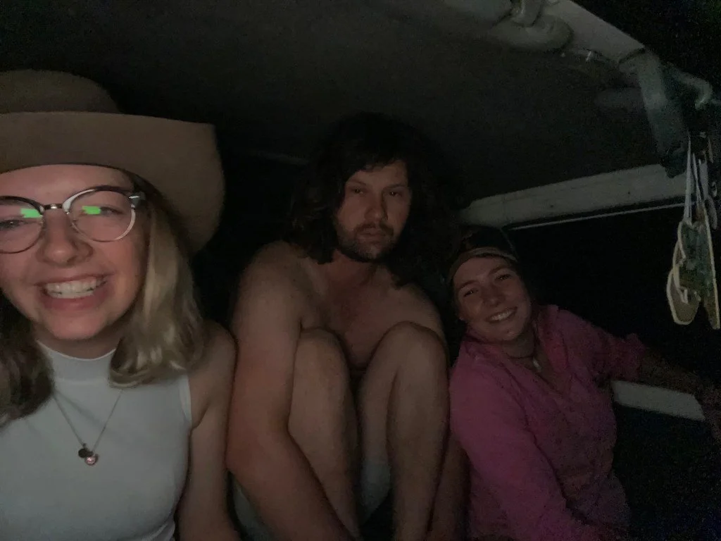Auf nächtlichen Reisen im 2-Sitzer Van