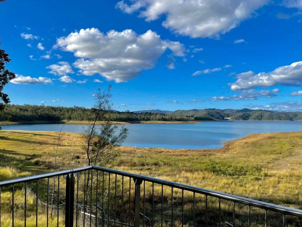 Kurze Rast am Lake Wivenhoe auf dem Weg zurück nach Boomi