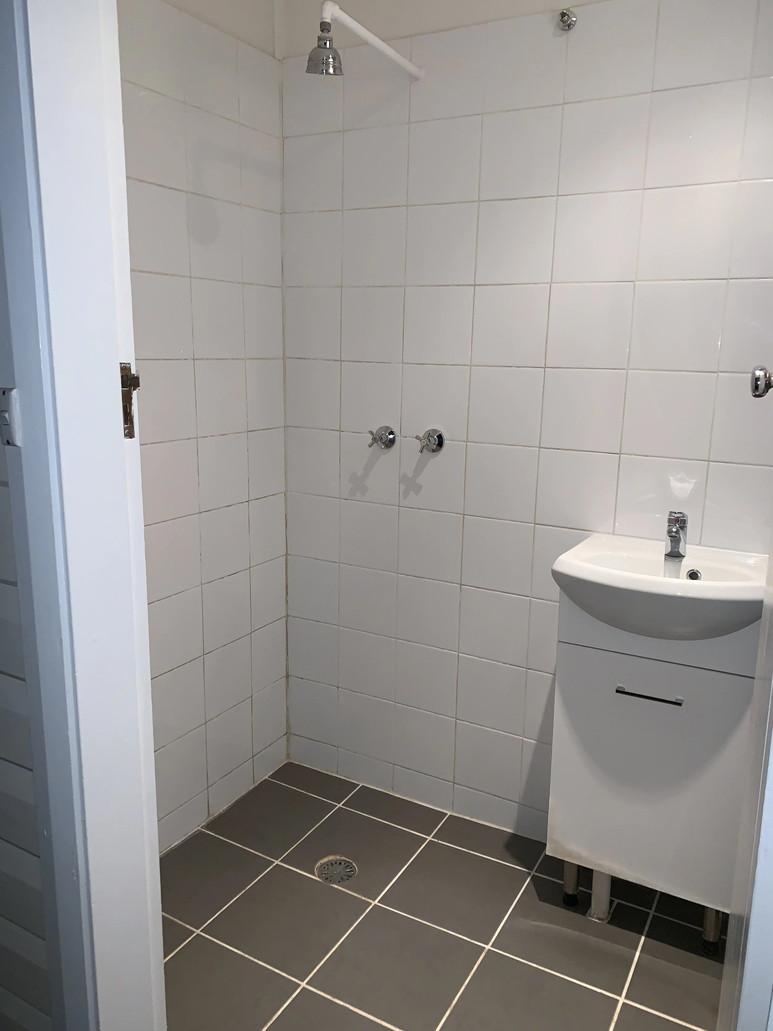 Das kleine Bad im Eingangsbereich nachdem ich 7 Stunden geputzt habe