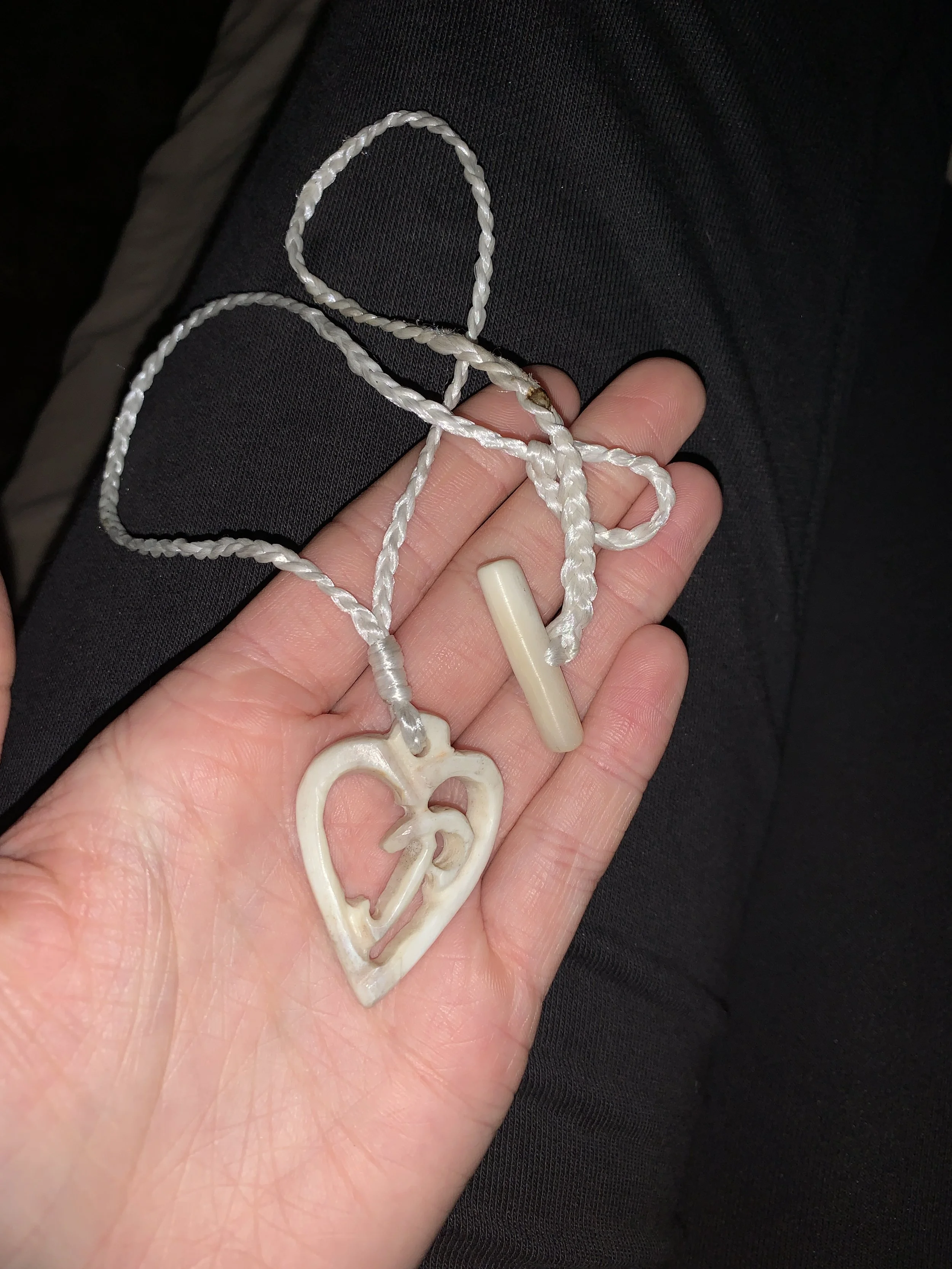 Ostergeschenk von Brads Dad - mit einer Maschine aus Knochen geschnitzt