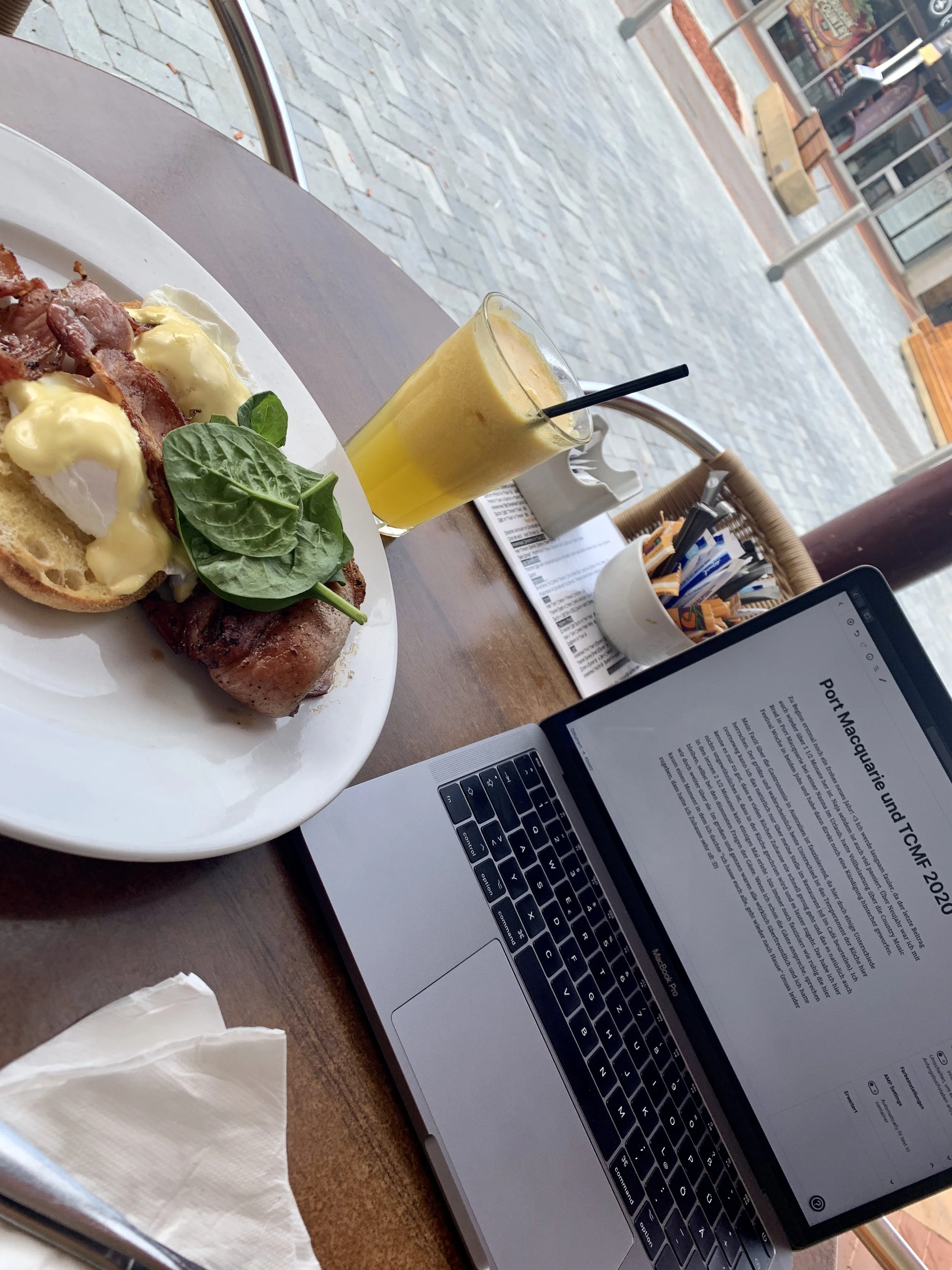 Im ‘Homested Café’ gibt es die besten Eggs Benedict!