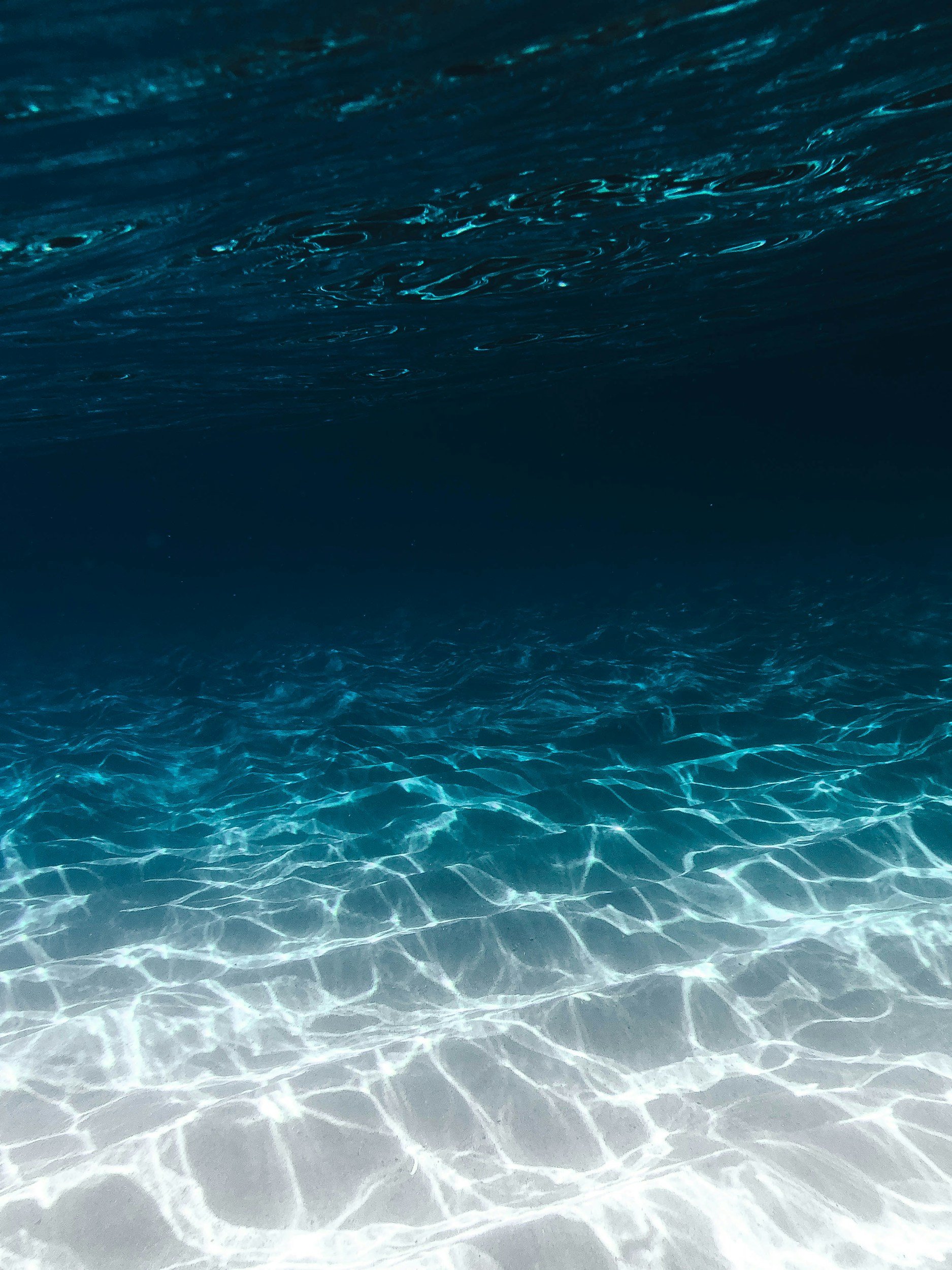 Ocean horizon representing the beginning of a healing journey through psychotherapy
