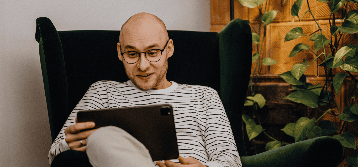 Guy reading a blog on his tablet