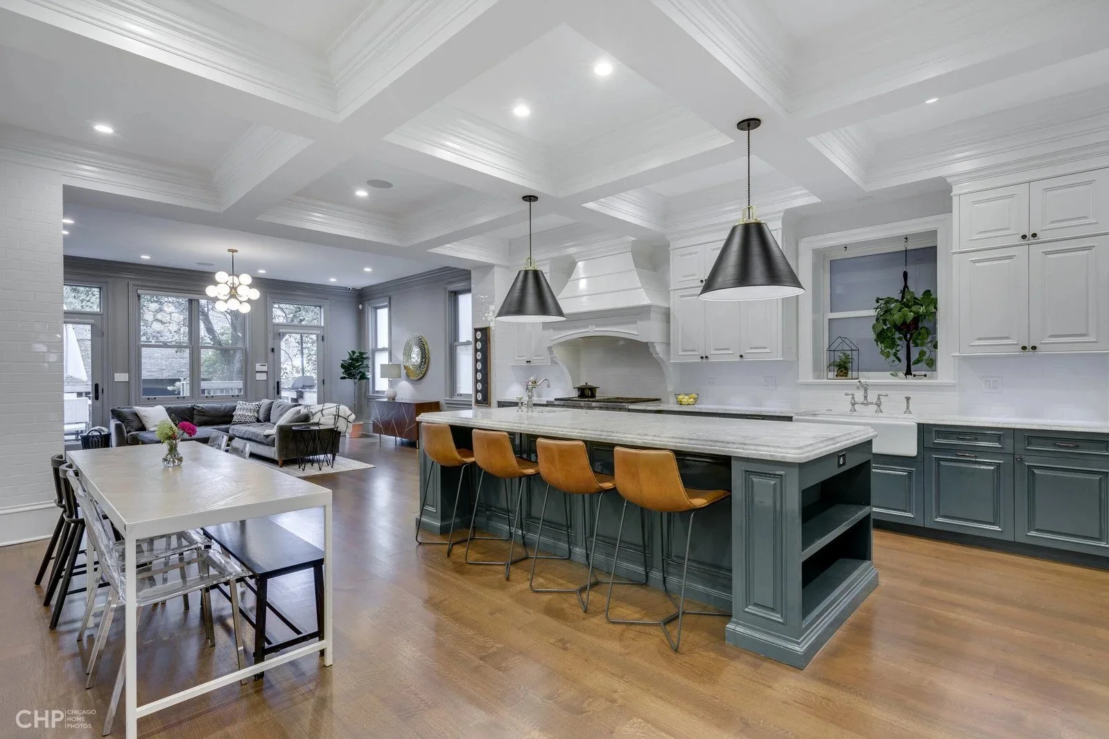 An image of 2051 w evergreen | Stratum Builders