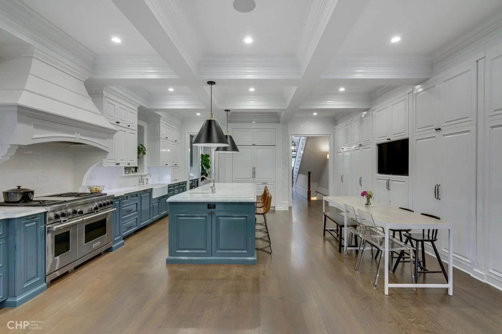 An image of 2051 w evergreen | Stratum Builders